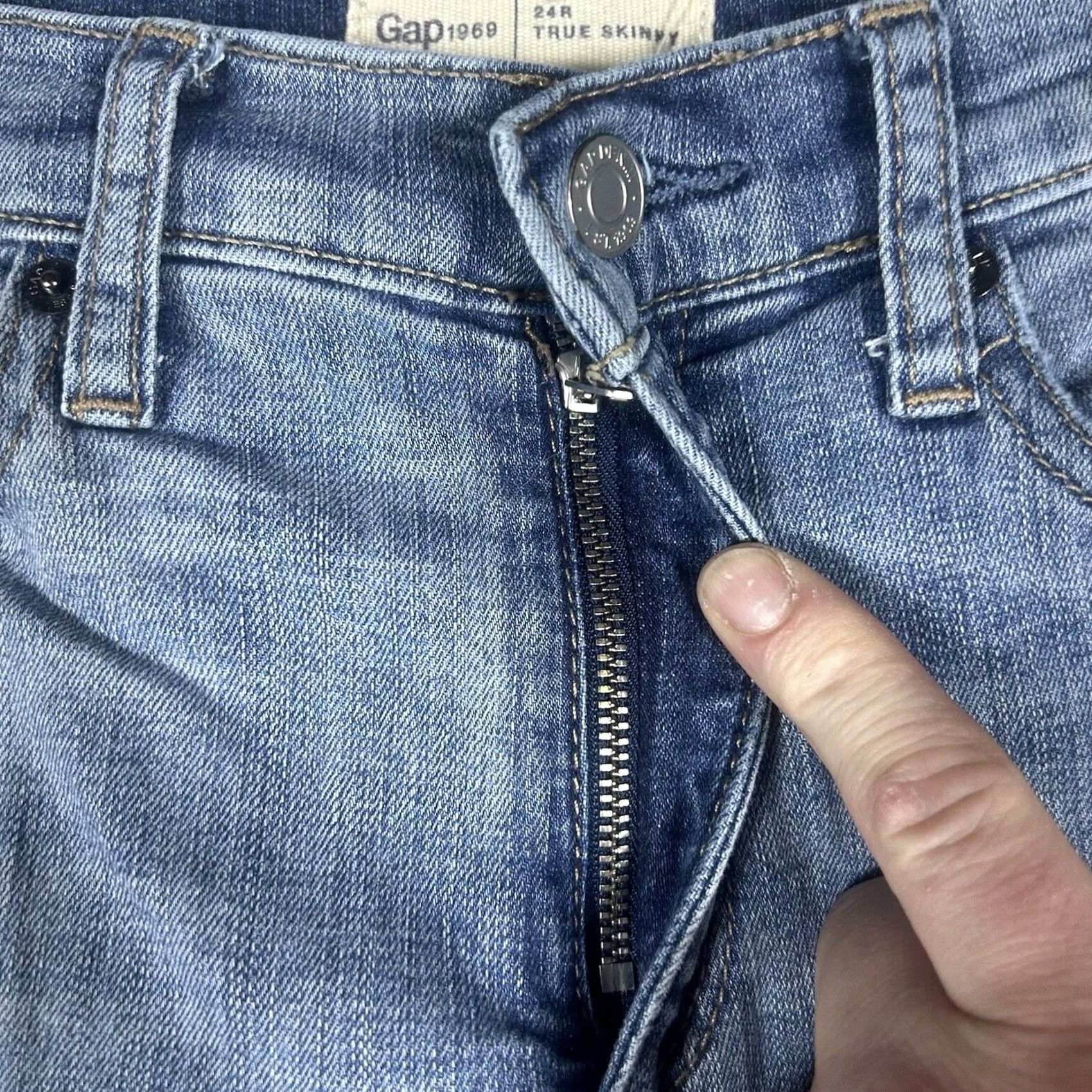 Gap Gap 1969 True Skinny Jeans Womens Size 24R Stretch Mid Rise Medium Wash Denim Clothing Jeans Regular Rise Zip Inseam 28in Size 42" / US 20 - 3 Thumbnail