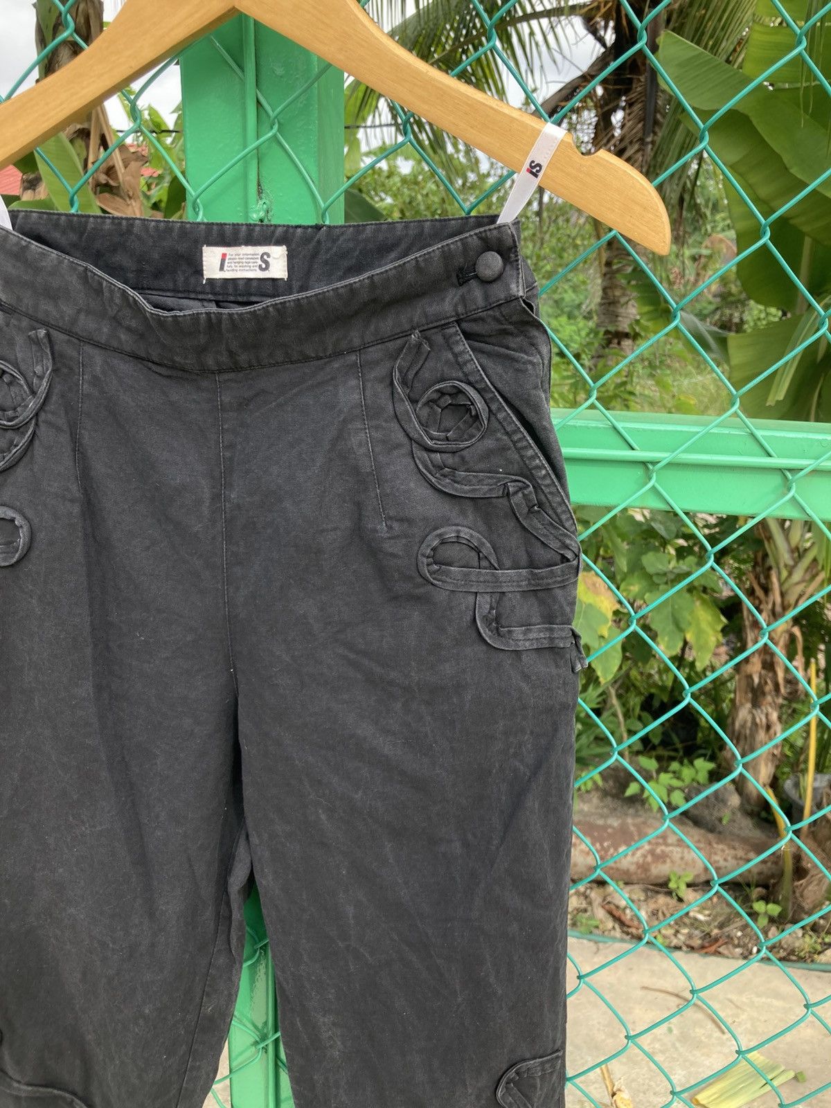 Issey Miyake 80's Issey Miyake Black Appliqué Avant-Garde Pants Size 25" / US 0 / IT 36 - 16 Thumbnail