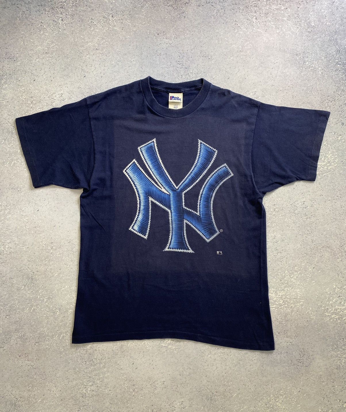 New York Yankees × Vintage Vintage New York Yankees Blue T-Shirt 1996 Big Centre Logo Size US L / EU 52-54 / 3 - 1 Thumbnail