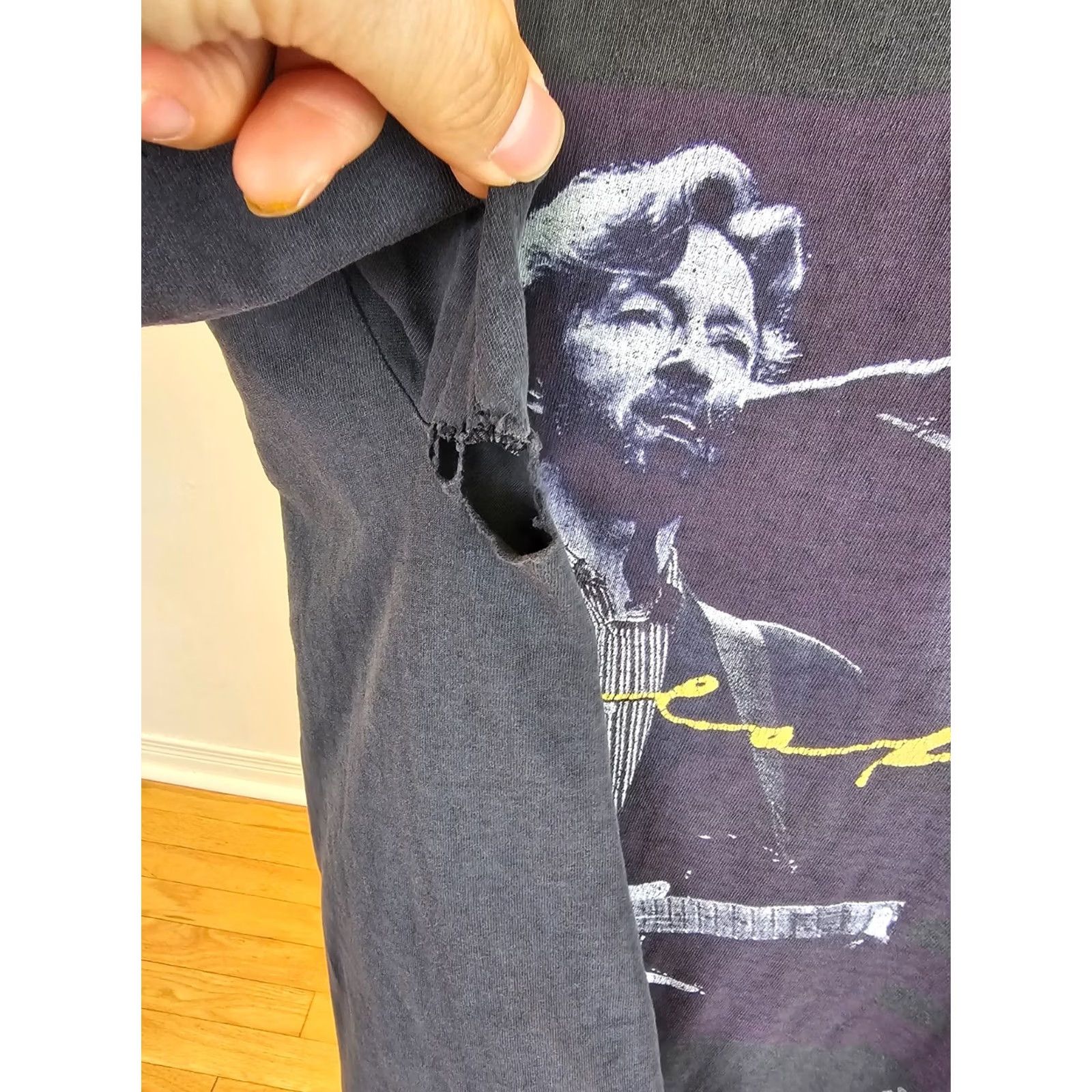 Vintage VINTAGE ERIC CLAPTON 91' T-SHIRT L BLACK SUN FADED TRASHED DISTRESSED JVC PRESENT Mens Size US L / EU 52-54 / 3 - 7 Thumbnail