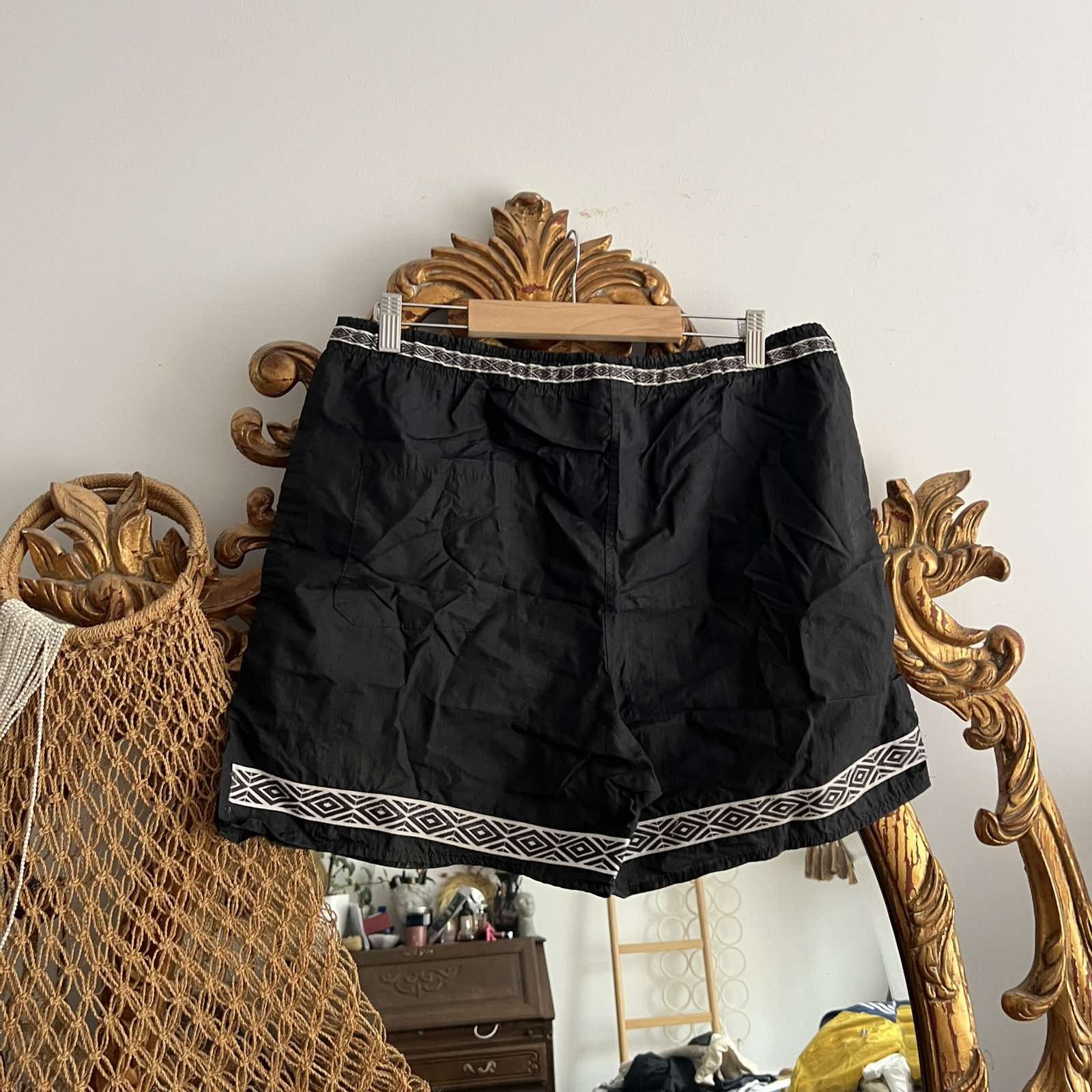 Vintage Vintage 90s Umbro Dark Black Nylon Shorts Size US 33 - 2 Thumbnail