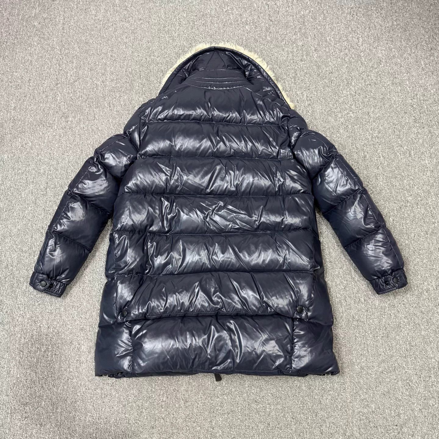 Moncler Moncler navy blue lamb wool collar down jacket size 2 99 new Size US M / EU 48-50 / 2 - 2 Thumbnail