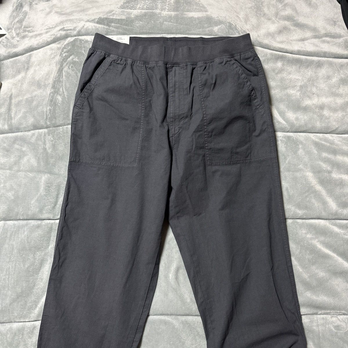 Uniqlo Uniqlo EZY Joggers Mens XL 36-39 inch Waist Gray Dress Pants Size US 39 - 2 Thumbnail