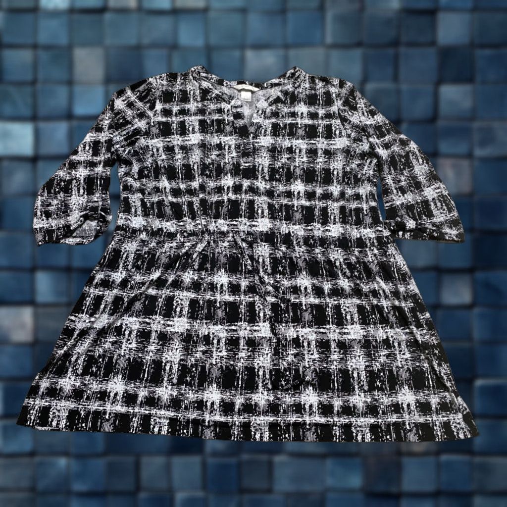 Vintage CJ Banks Womens 1X Plus Shirt Black Geometric 3/4 Sleeve Polyester V-Neck Size XL / US 12-14 / IT 48-50 - 1 Thumbnail