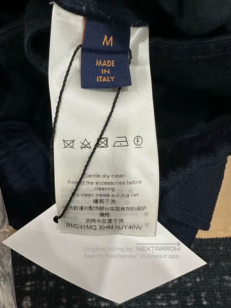 Louis Vuitton Louis Vuitton size m Solid classic embossed dark print full Size US 28 / EU 44 - 5 Thumbnail