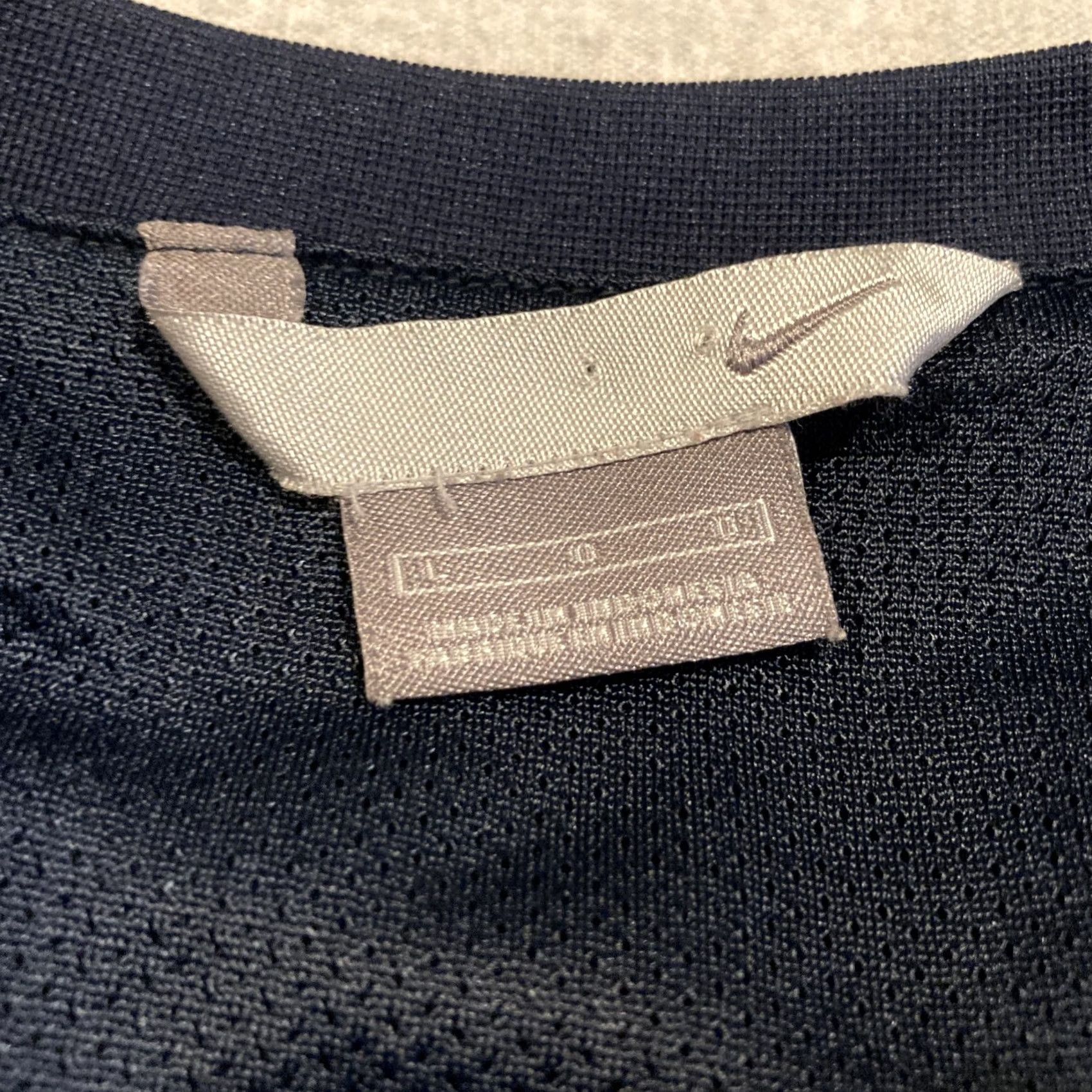 Nike VINTAGE Nike Air Shirt Sleeveless Blue Large Embroidered Center Swoosh Men 90s Logo Cotton Size US L / EU 52-54 / 3 - 3 Thumbnail