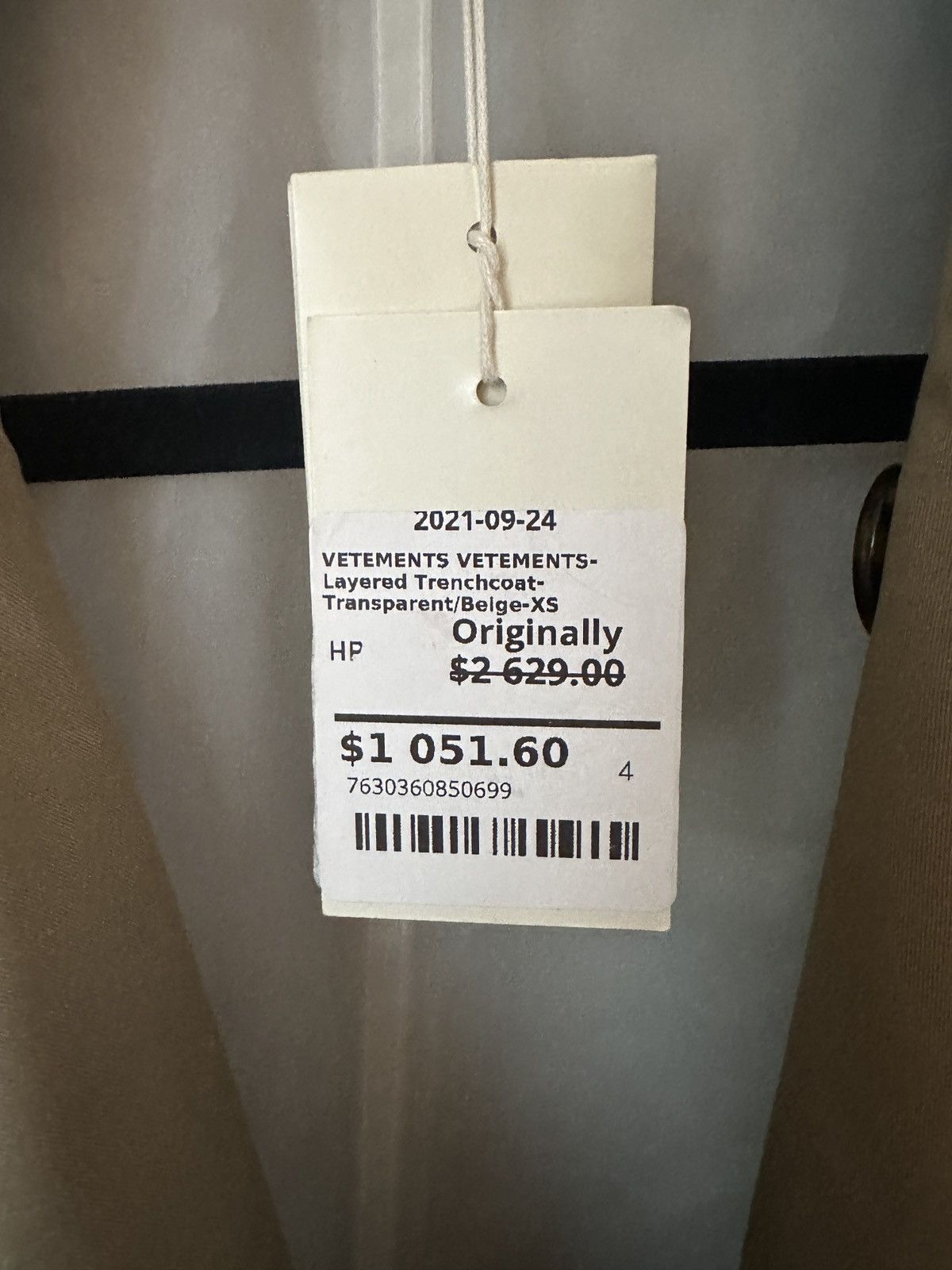 Vetements $2700 Vetements Tan Trench Coat, Cut Out Back Size XS / US 0-2 / IT 36-38 - 4 Thumbnail