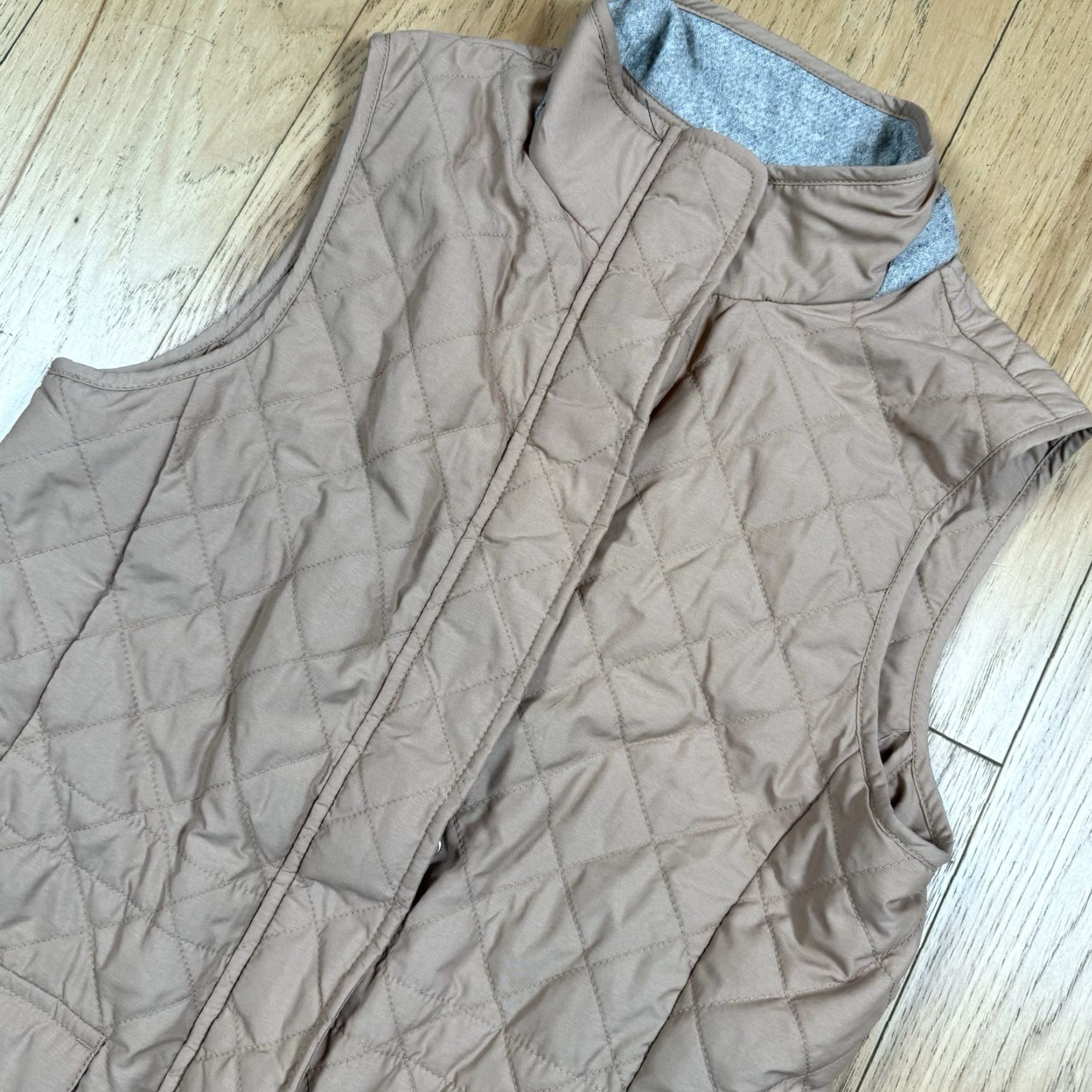Peter Millar Peter Millar Vest Women’s XS Beige Lightweight Athletic Quilted Outdoor Size XS / US 0-2 / IT 36-38 - 2 Thumbnail