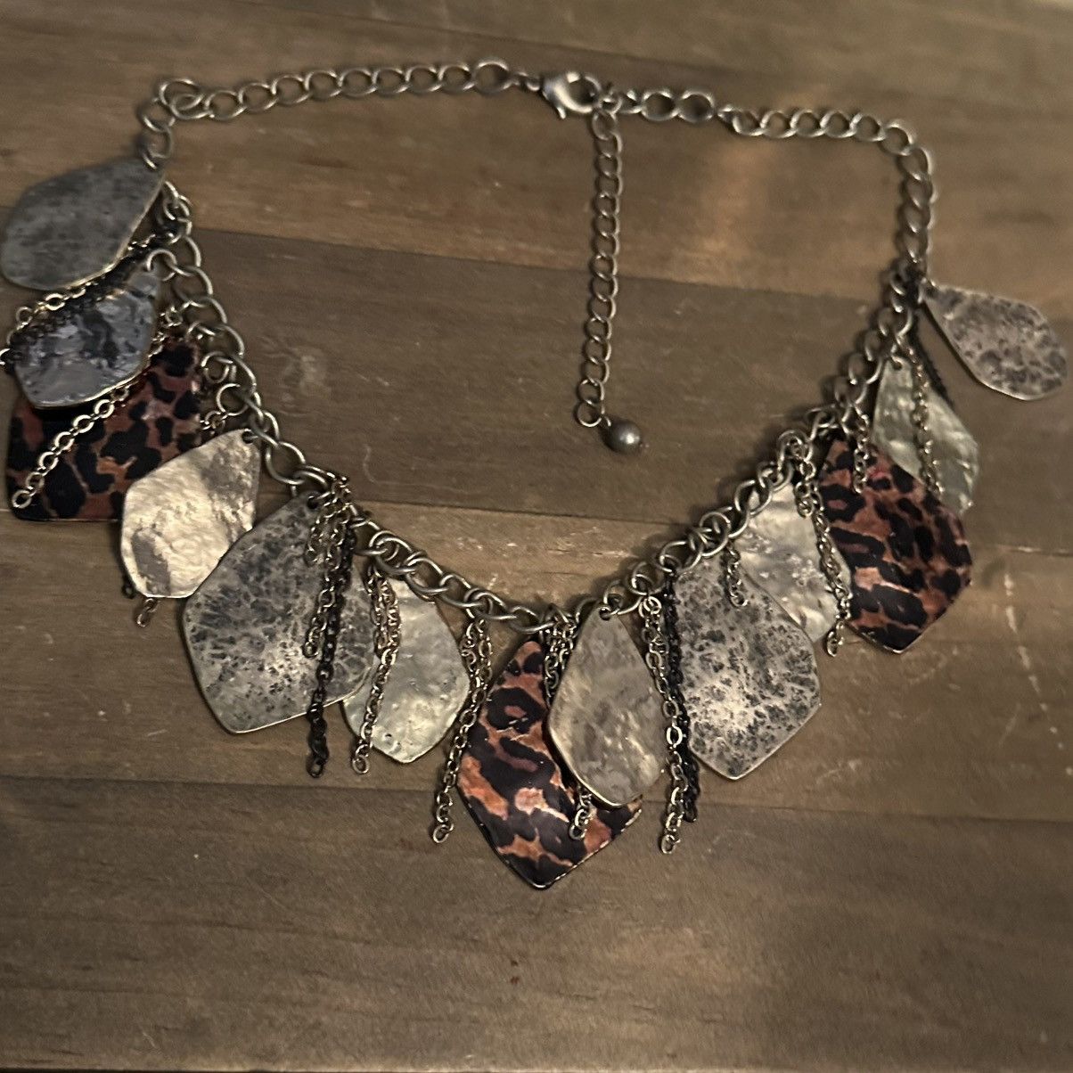 Other Chunky gold tone and leopard print dangle statement necklace Size ONE SIZE - 2 Thumbnail