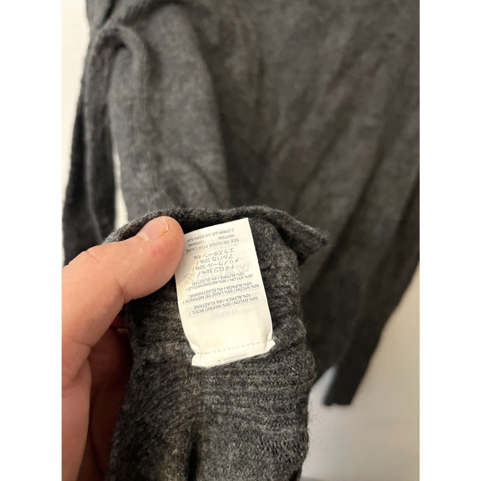 J.Crew J.Crew V-Neck Front-Pocket Tunic Sweater in Supersoft Yarn Gray XS/2XS Women's Knit Pockets Vintage? Wait—no N/A. Size XXS / US 00 / IT 34 - 6 Thumbnail