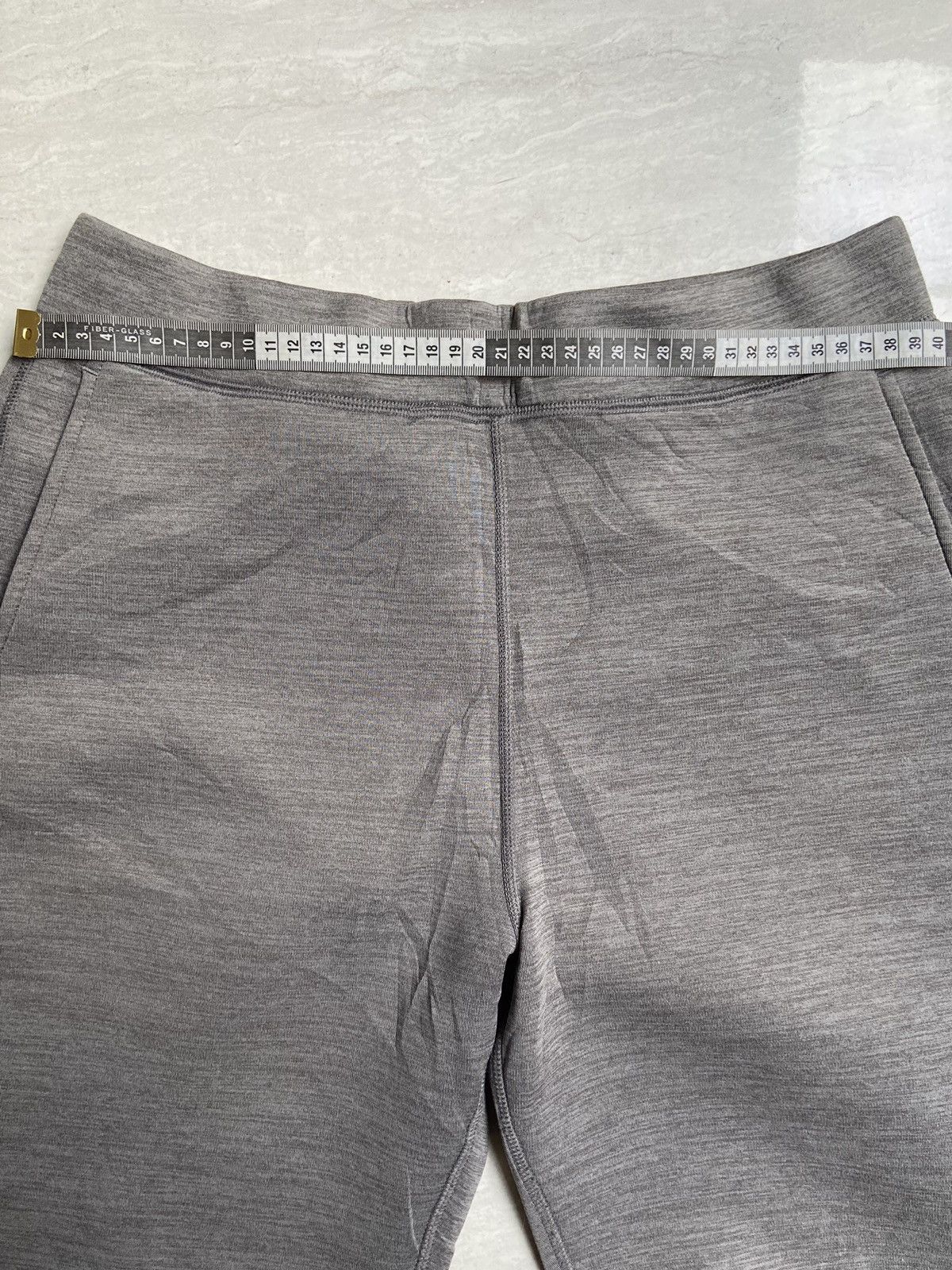 Uniqlo UNIQLO Grey Joggers Pants Size US 30 / EU 46 - 9 Thumbnail