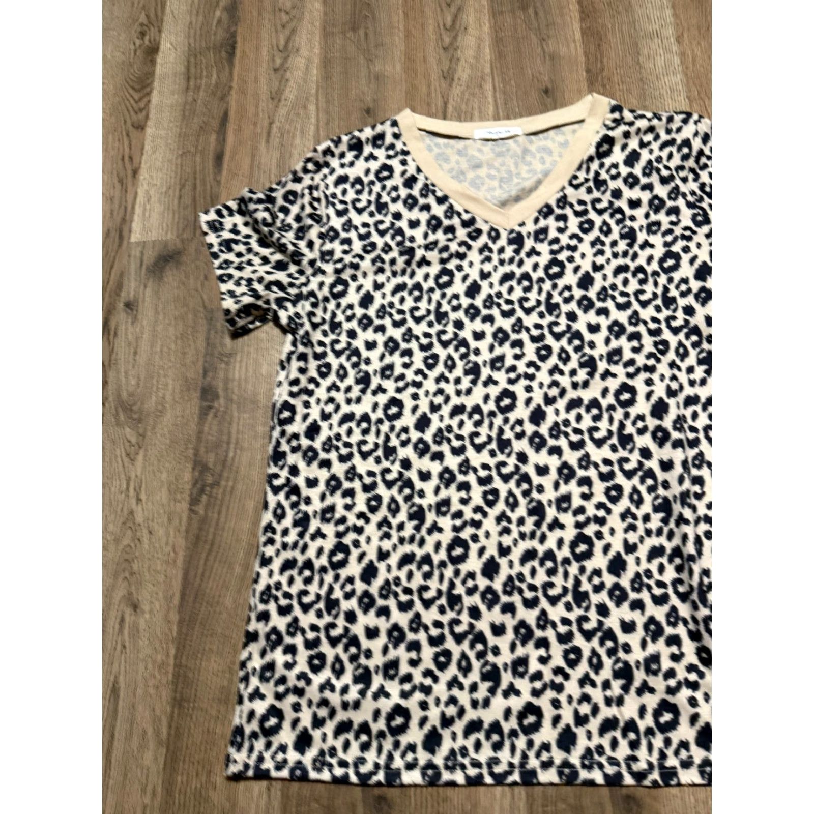 Vintage Blooming Jolly Shirt Women's Medium Black Short Sleeve V-Neck Animal Print Shirt Size M / US 6-8 / IT 42-44 - 4 Thumbnail