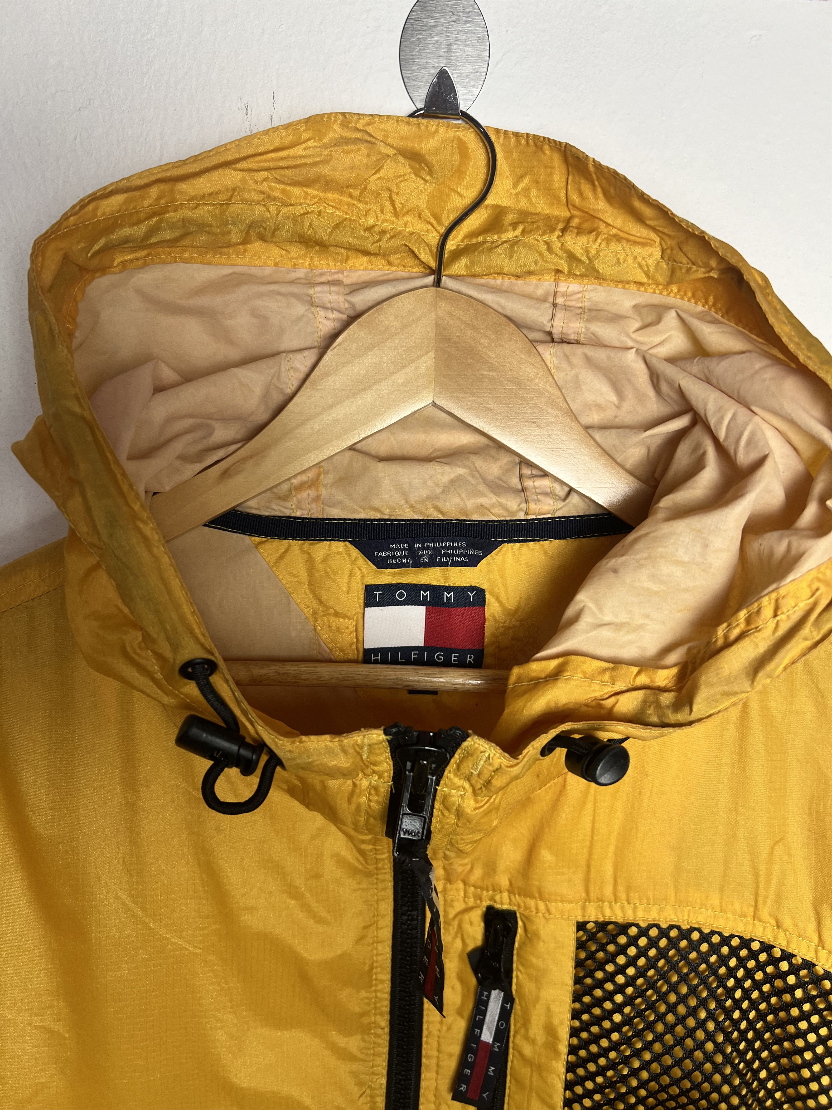 Tommy Hilfiger Vintage Tommy Hilfiger Yellow Windbreaker Jacket Size US L / EU 52-54 / 3 - 8 Thumbnail