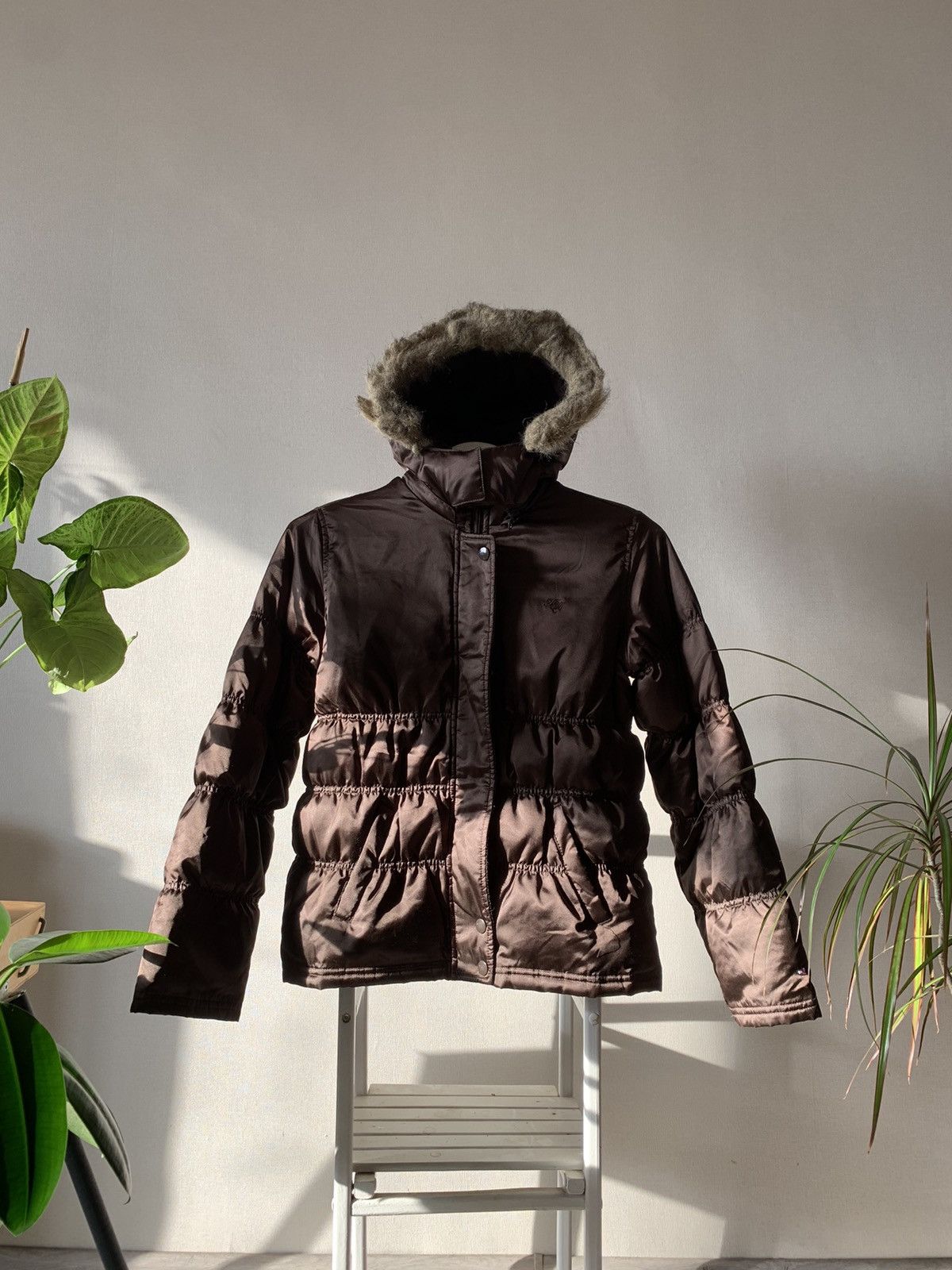 Japanese Brand Tommy Hilfiger Y2K vintage Faux Fur Down Jacket LGB styled Size M / US 6-8 / IT 42-44 - 1 Thumbnail