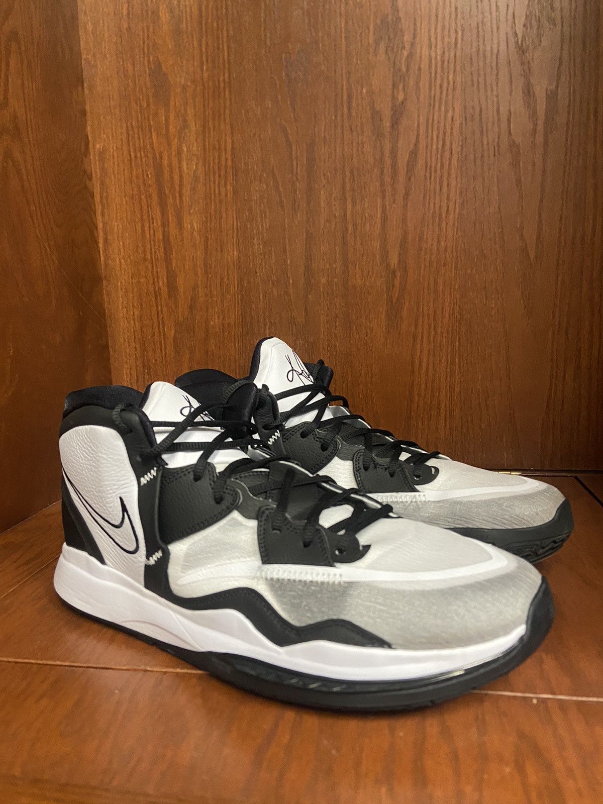 Nike Nike mens Kyrie Infinity basketball shoes Size US 15 / EU 48 - 2 Thumbnail