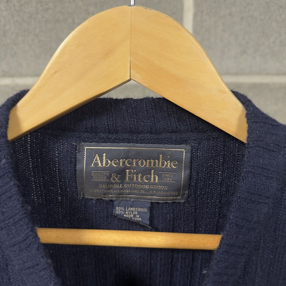 Vintage Vintage Abercrombie & Fitch Lambswool Navy Blue Sweater Size M / US 6-8 / IT 42-44 - 3 Thumbnail