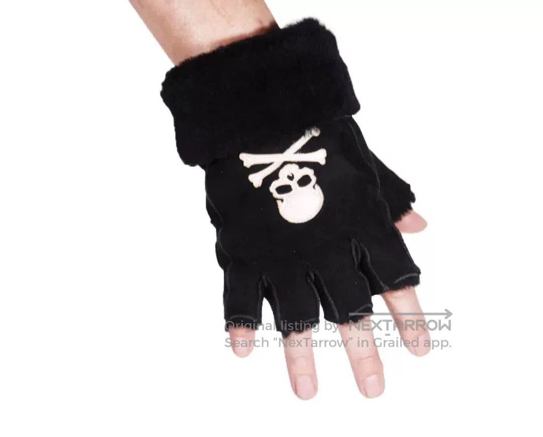 Mastermind Japan mastermind Japan MMJ Shearling Skull Gloves. Size ONE SIZE - 1 Thumbnail