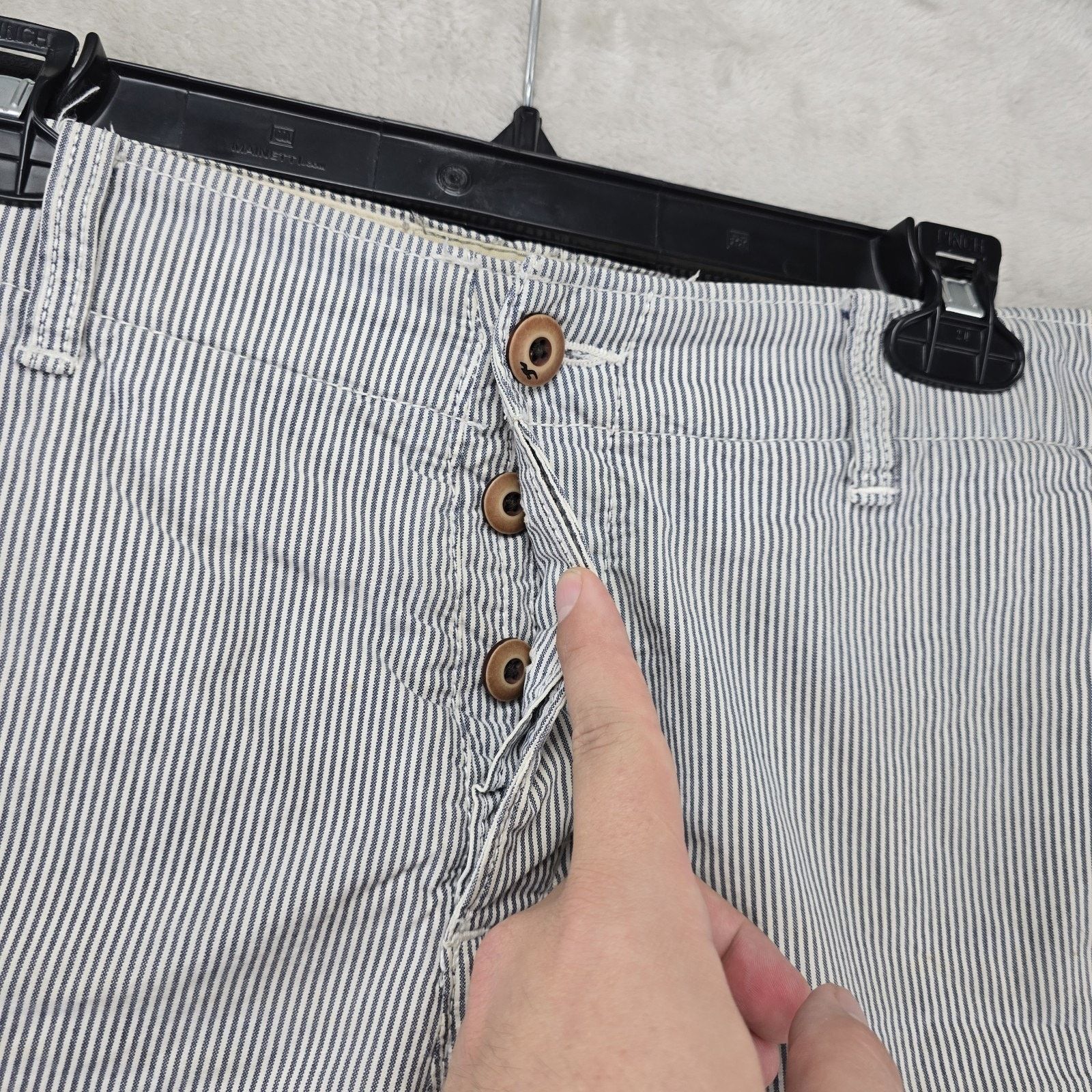 Hollister Hollister Shorts Mens 36 White Striped Classic Fit *FLAWS* Size US 36 / EU 52 - 2 Thumbnail
