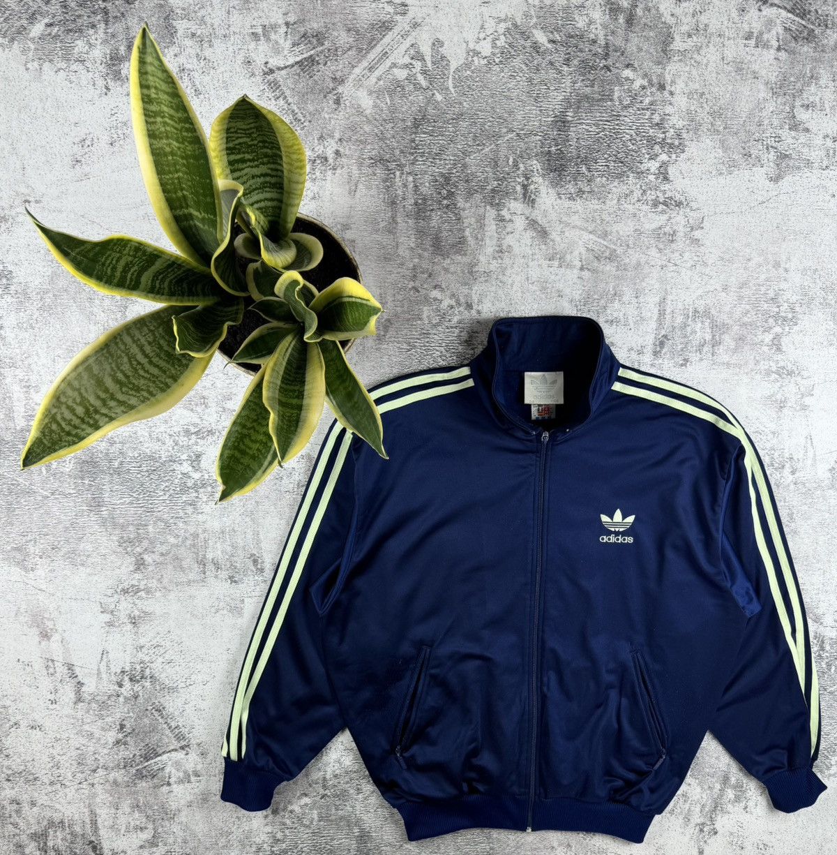 Adidas Adidas Original Y2K Hype Logo Track Activewear Light Jacket Size US S / EU 44-46 / 1 - 2 Thumbnail