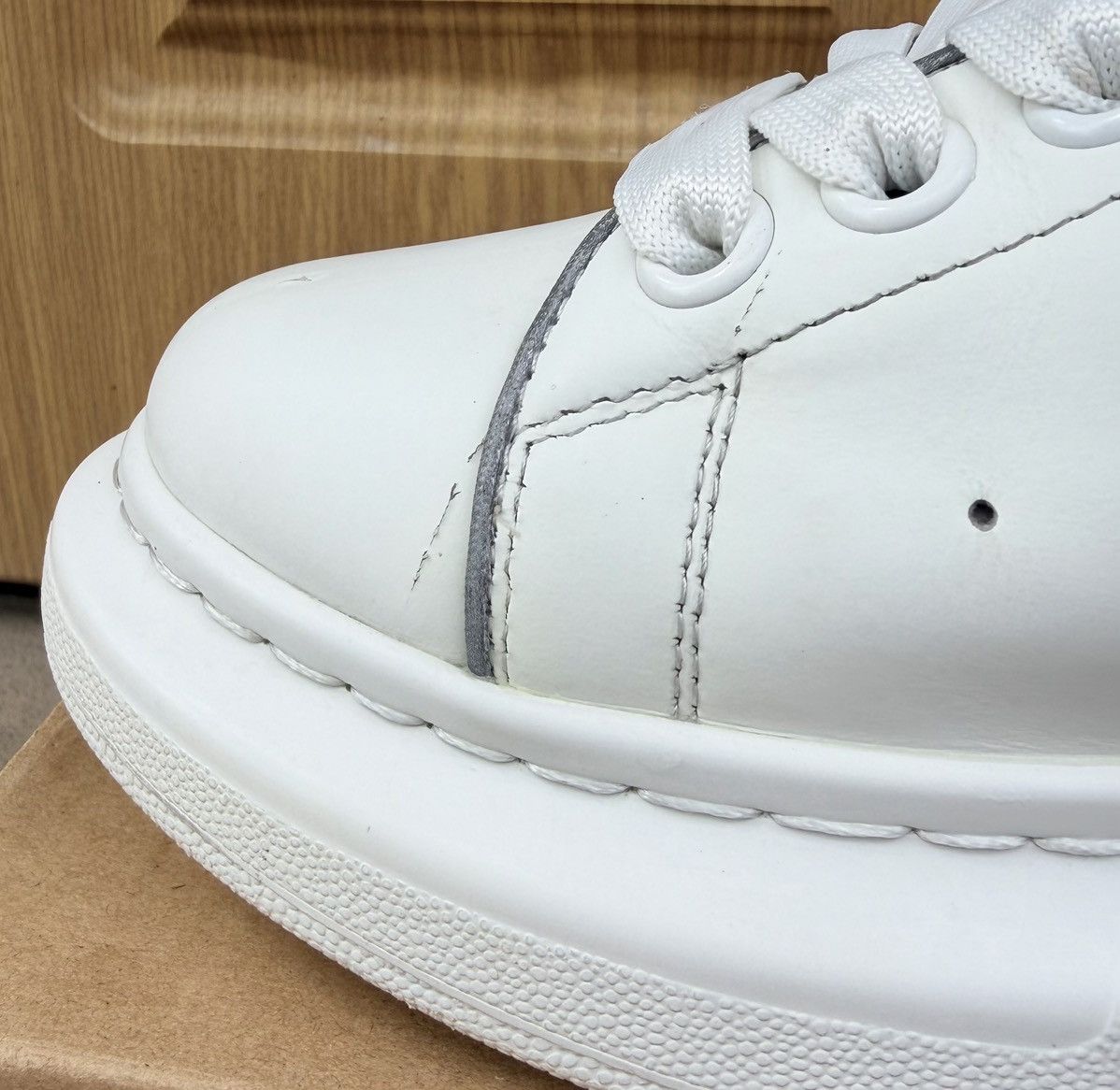 Alexander McQueen Alexander McQueen Oversized White Leather Sneakers Low Top Size US 9 / IT 39 - 16 Thumbnail