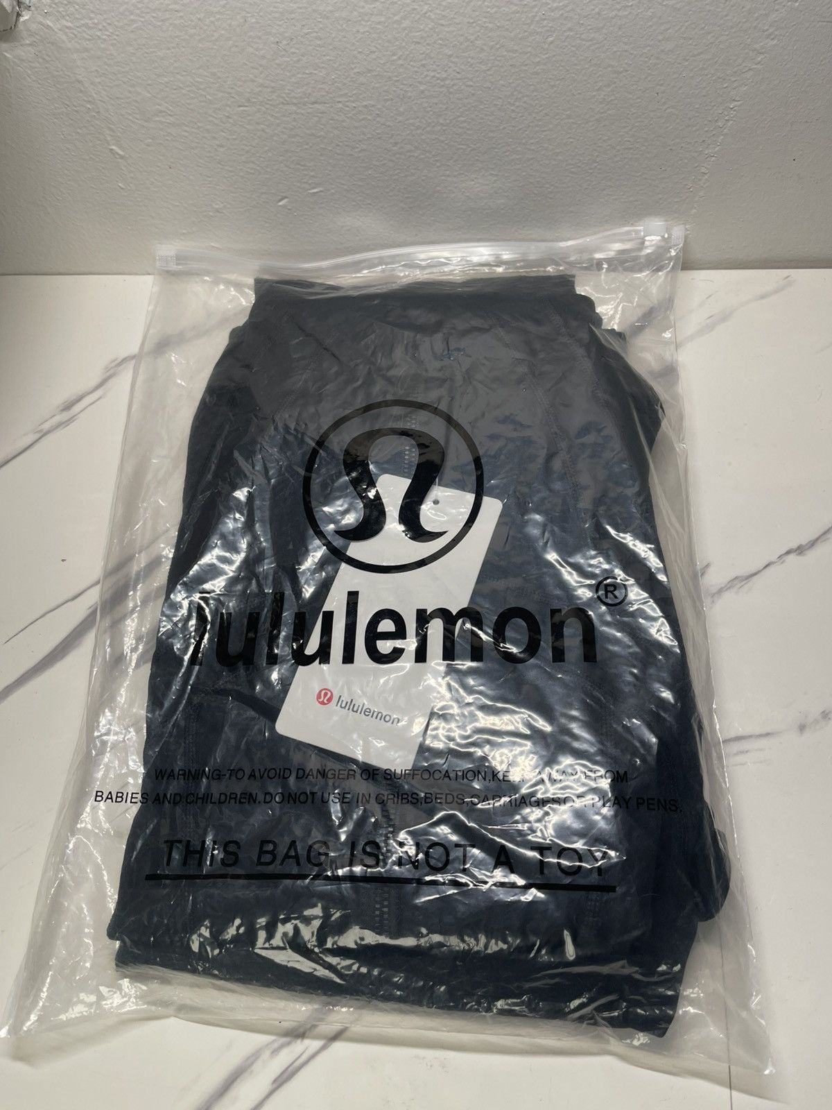 Lululemon Lululemon Black Jacket & Leggings Size M / US 6-8 / IT 42-44 - 1 Thumbnail