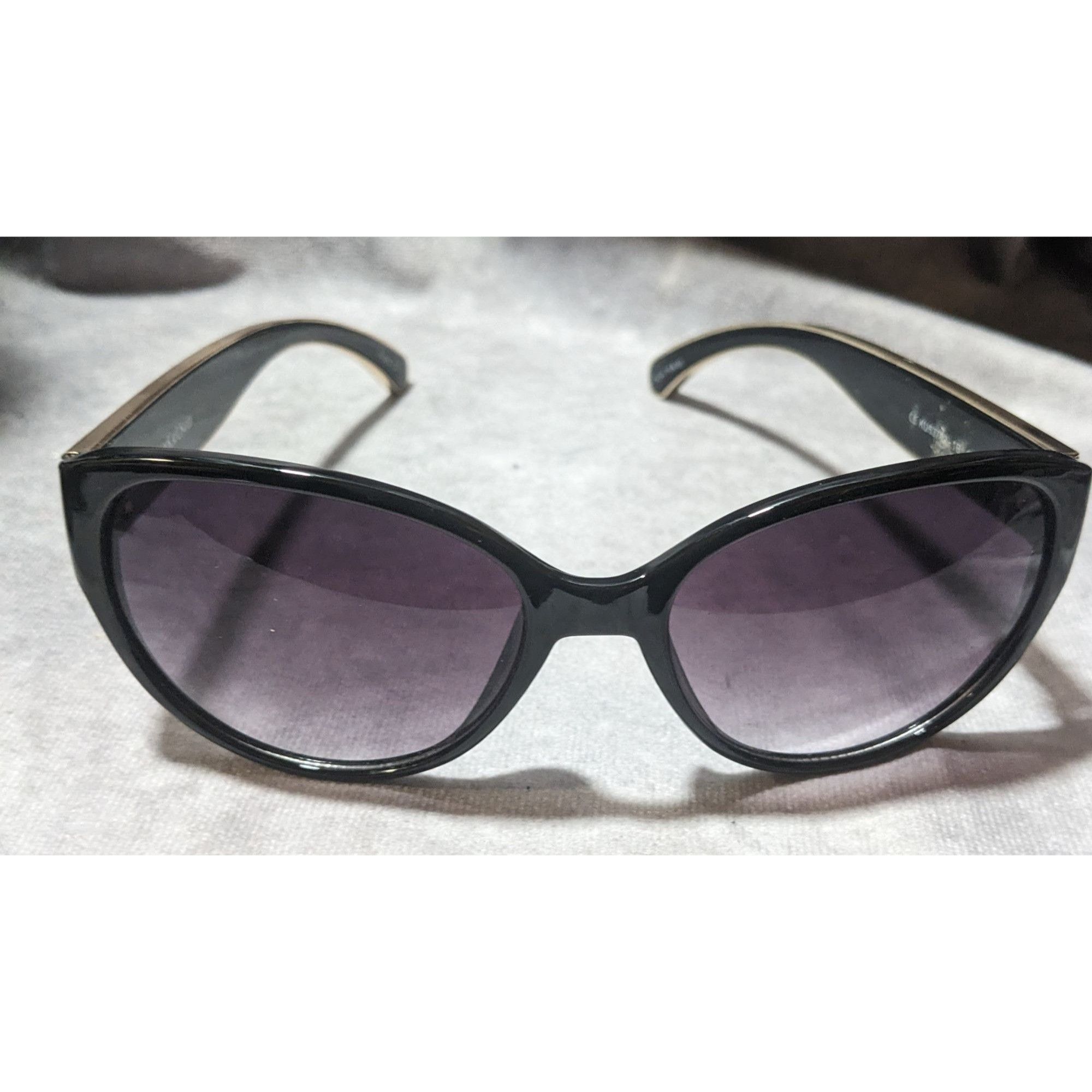 Other Kay by Kay Unger Black And Gold Sunglasses Size ONE SIZE - 1 Thumbnail