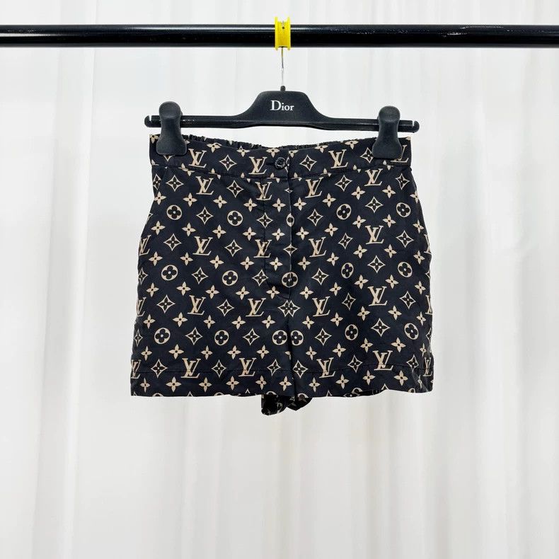 Louis Vuitton Louis Vuitton Monogram Silk Shorts Size US 36 / EU 52 - 1 Thumbnail