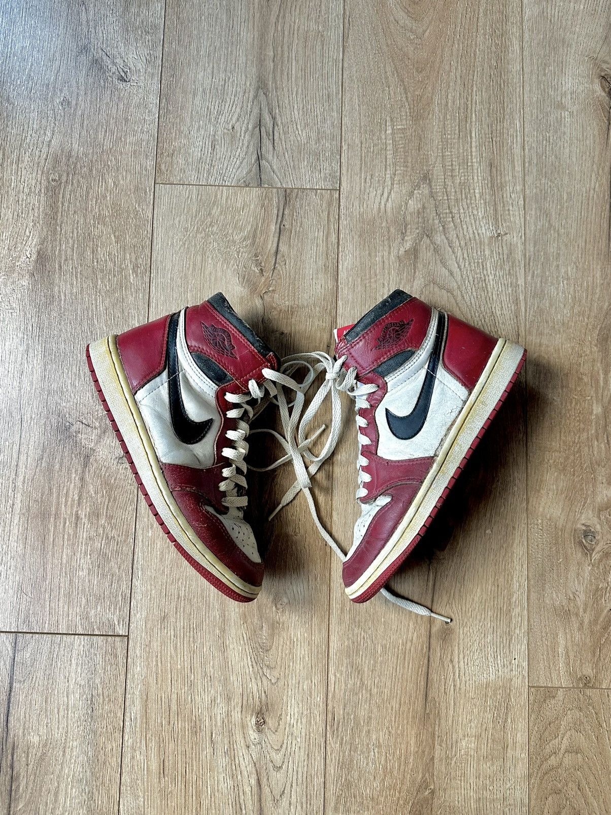 Jordan Brand 1985 Jordan 1 Chicago Resoled / Wearable Size US 8 / EU 41 - 1 Thumbnail