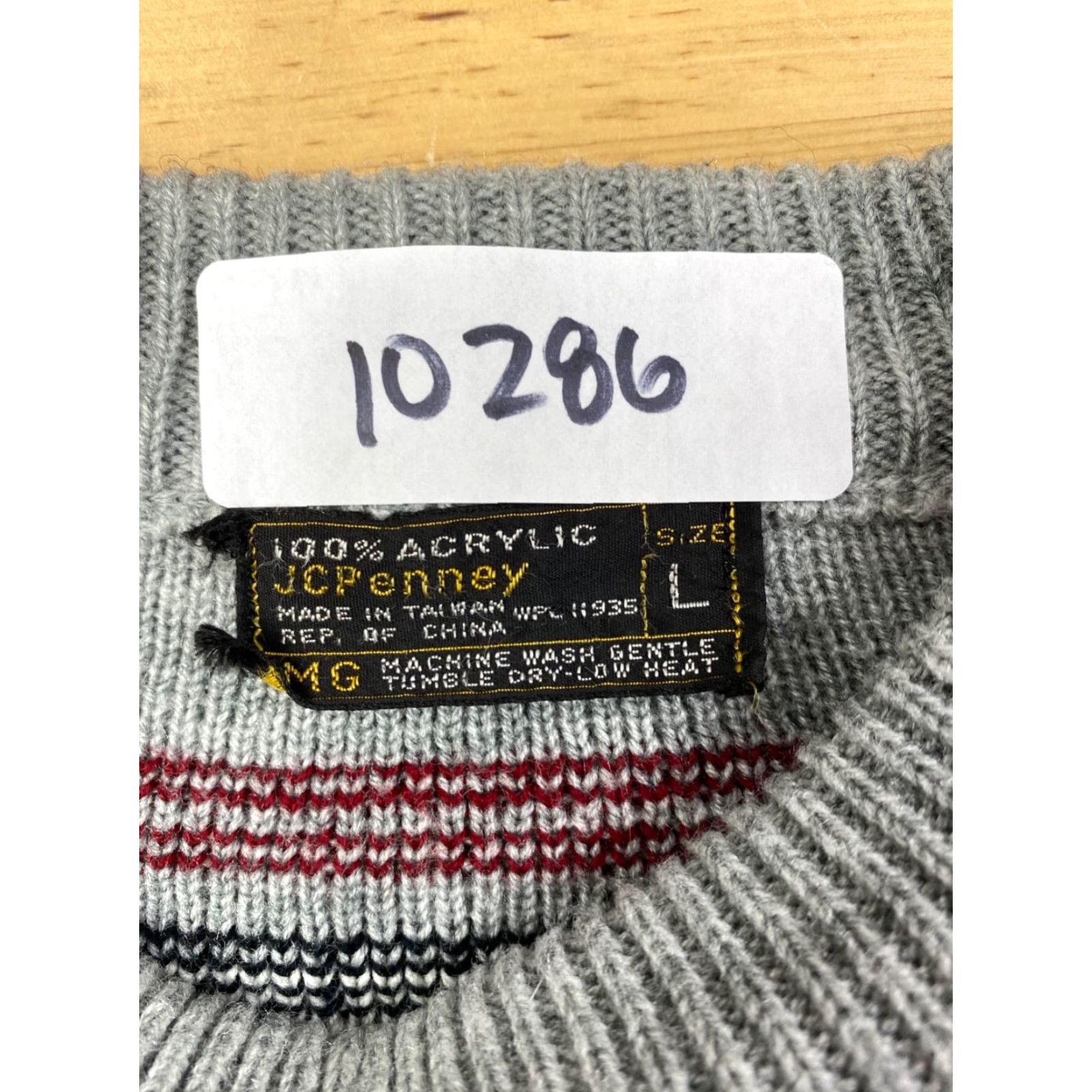Vintage VINTAGE J. C. Penney Acrylic Sweater Mens L Gray Winter Christmas Geometric 10286 Size US L / EU 52-54 / 3 - 4 Thumbnail