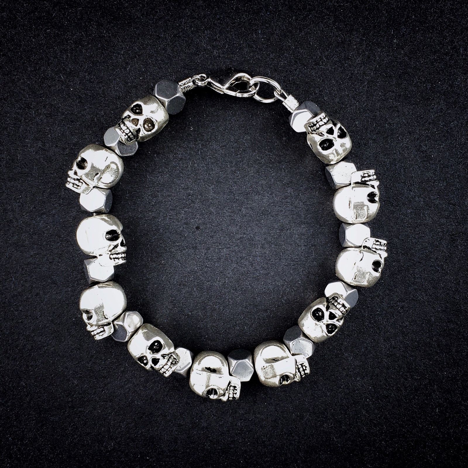 Handmade 💀 Silver Skull & Hematite Beaded Bracelet Size ONE SIZE - 2 Thumbnail