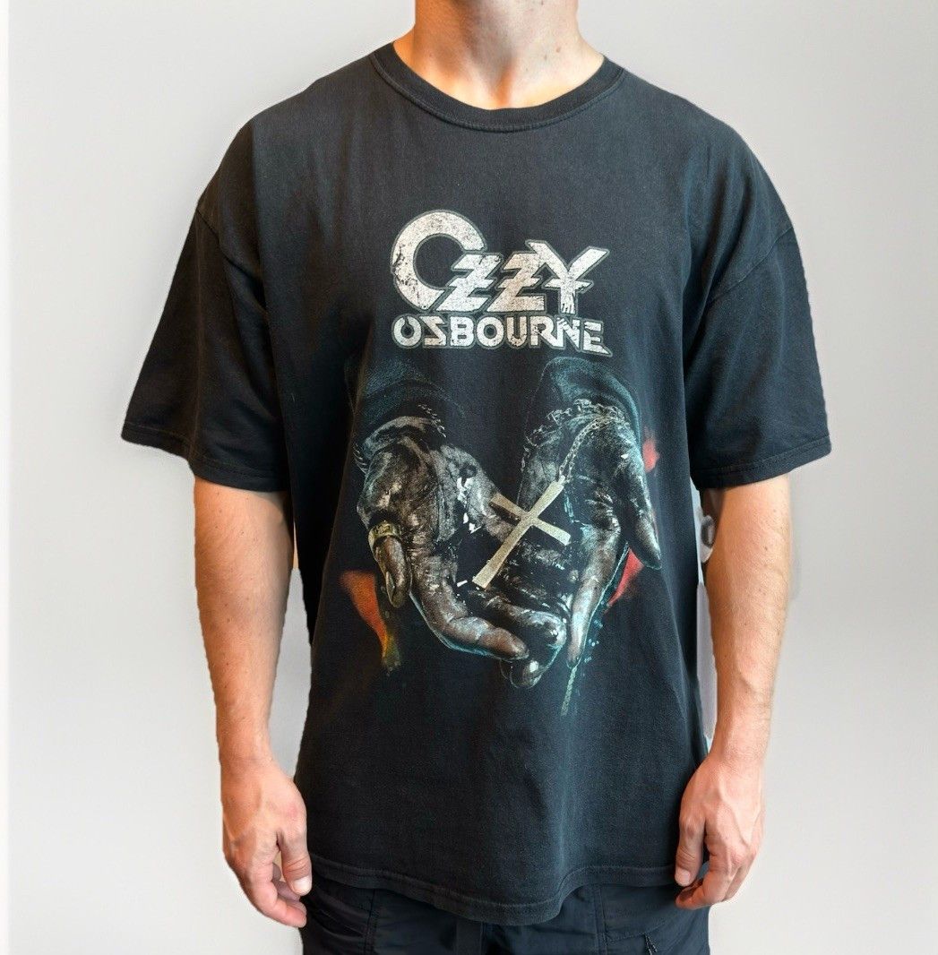 Gildan Vintage Ozzy Osbourne 2007 Black Rain Concert Tour T-Shirt Size US XL / EU 56 / 4 - 1 Thumbnail