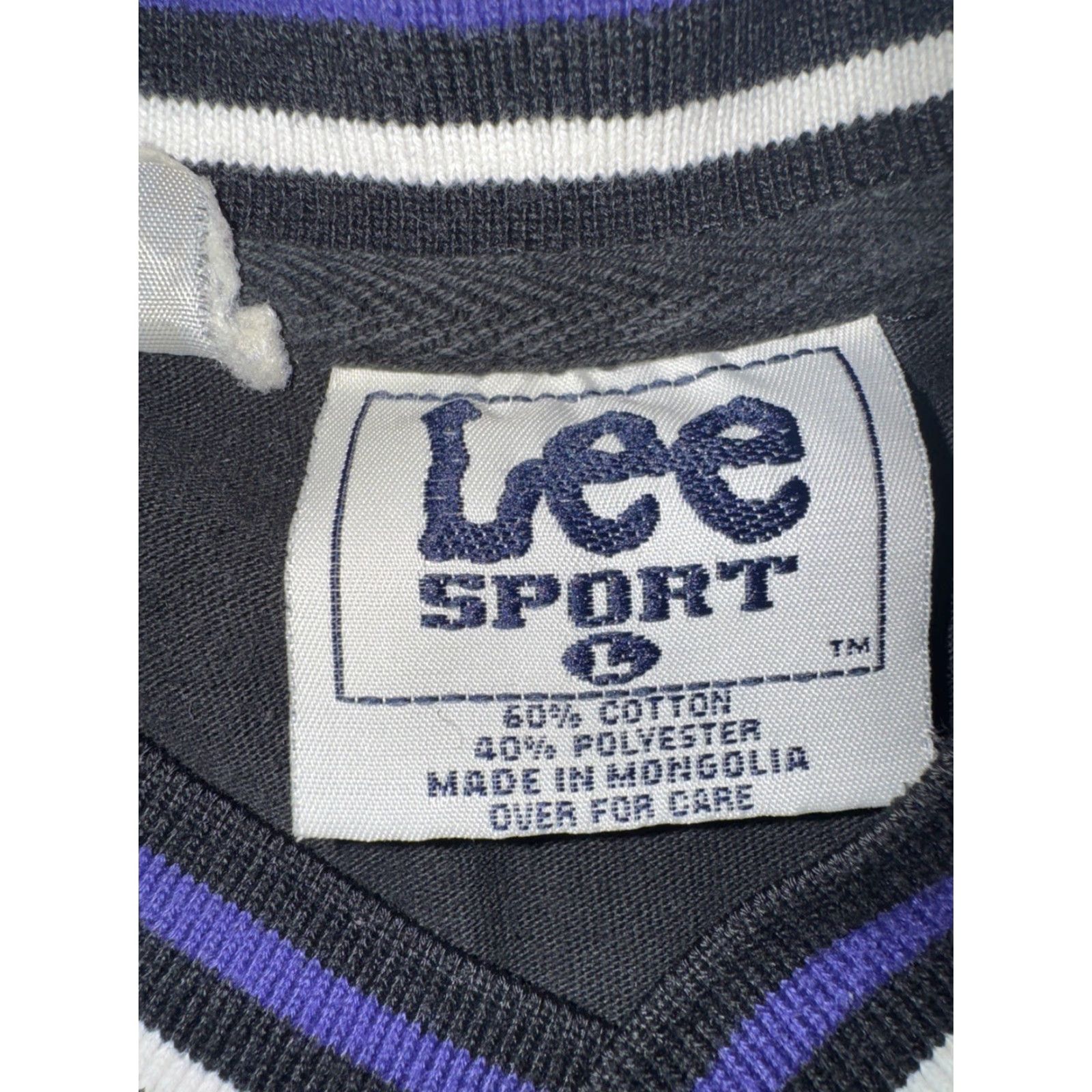 Lee VINTAGE Lee Sport Black T-Shirt Los Angeles Lakers V-Neck Men’s Large 22x27 NBA Graphic Print 90s Sports Fans Mens Size US L / EU 52-54 / 3 - 4 Thumbnail