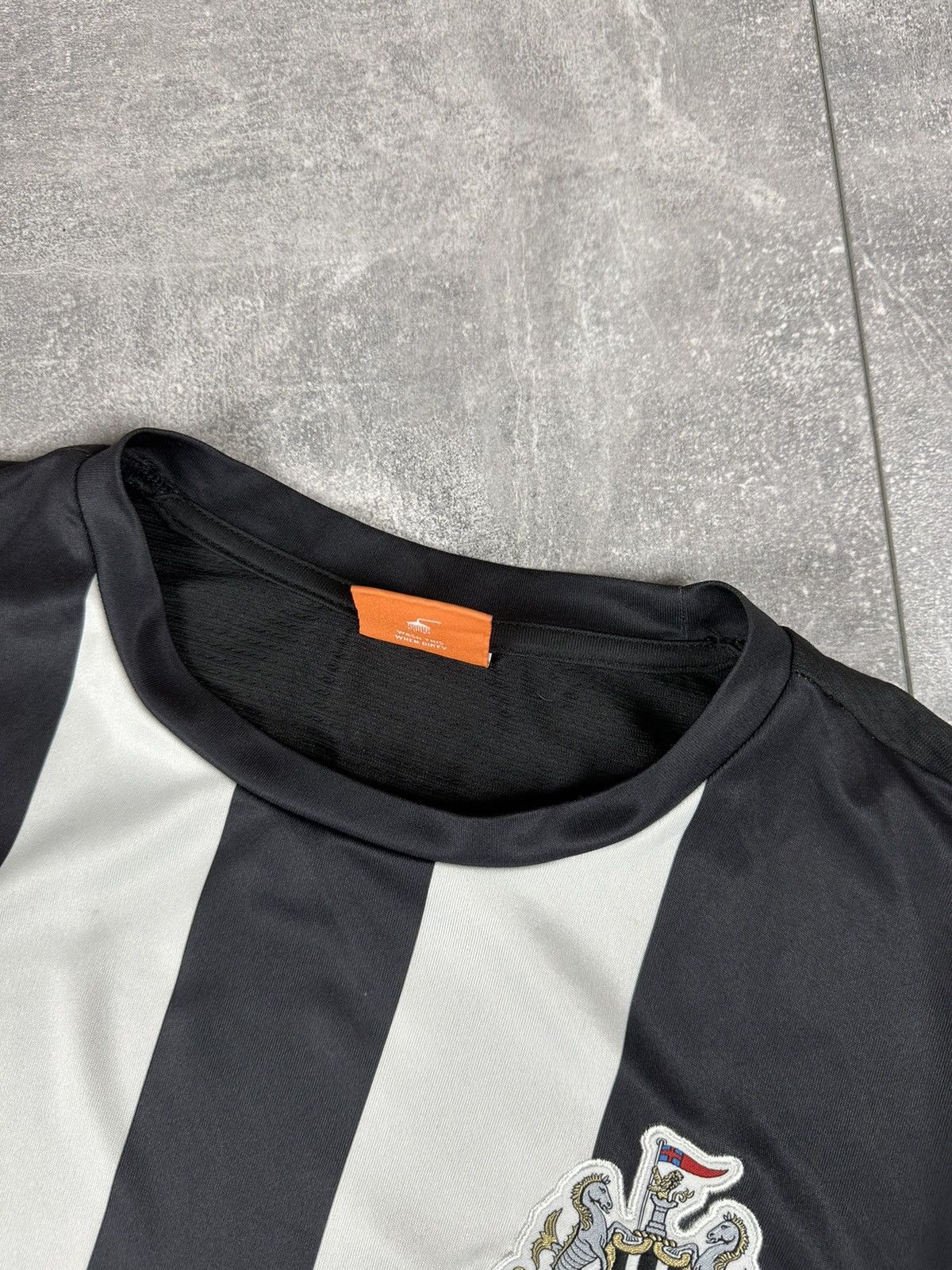 Puma Puma New Castle United 2011/12 Home Soccer Jersey Size US M / EU 48-50 / 2 - 8 Thumbnail