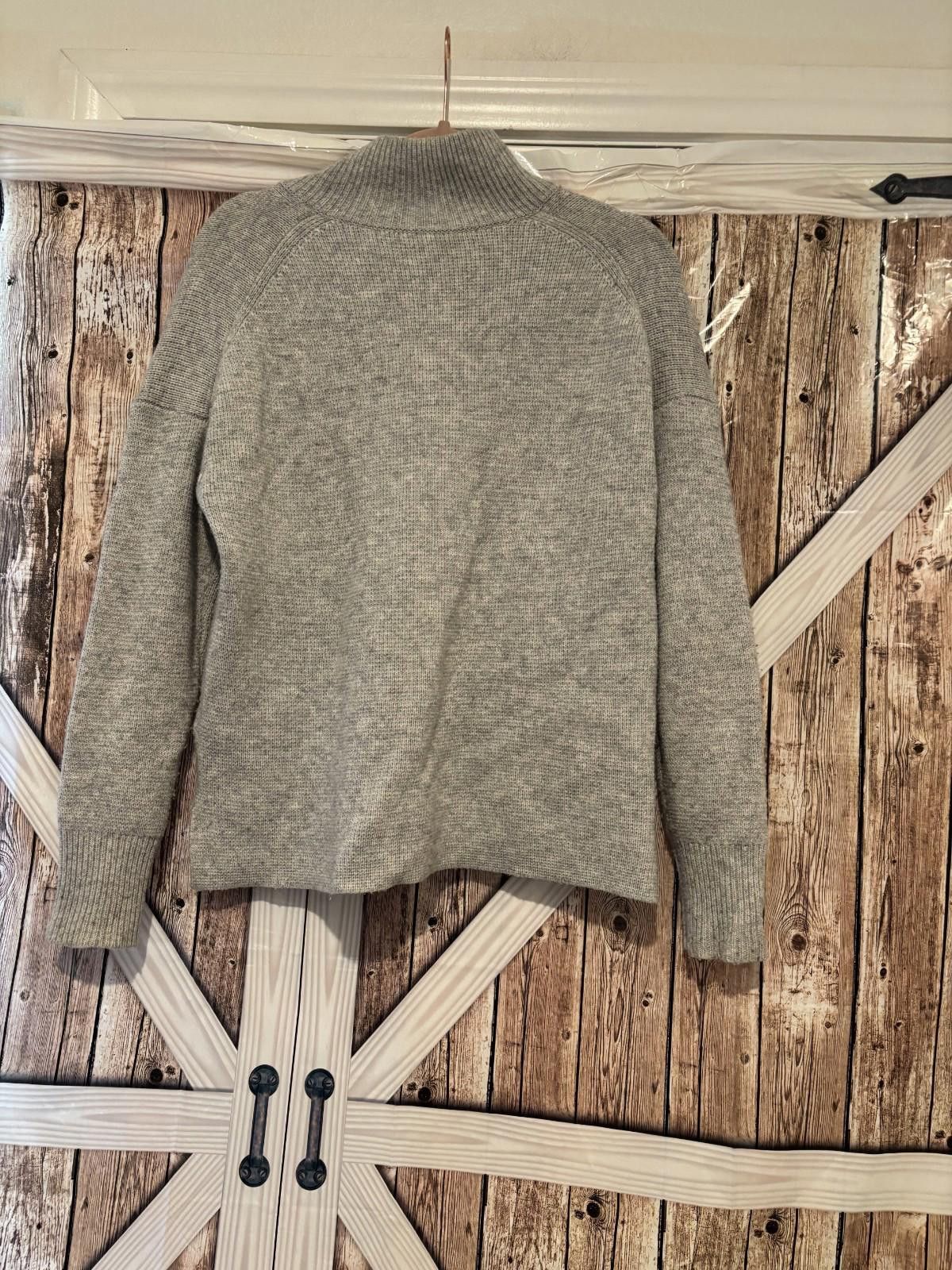 J.Crew Mens or womens J Crew sz XS grey knit sweater #295 Size XS / US 0-2 / IT 36-38 - 2 Thumbnail