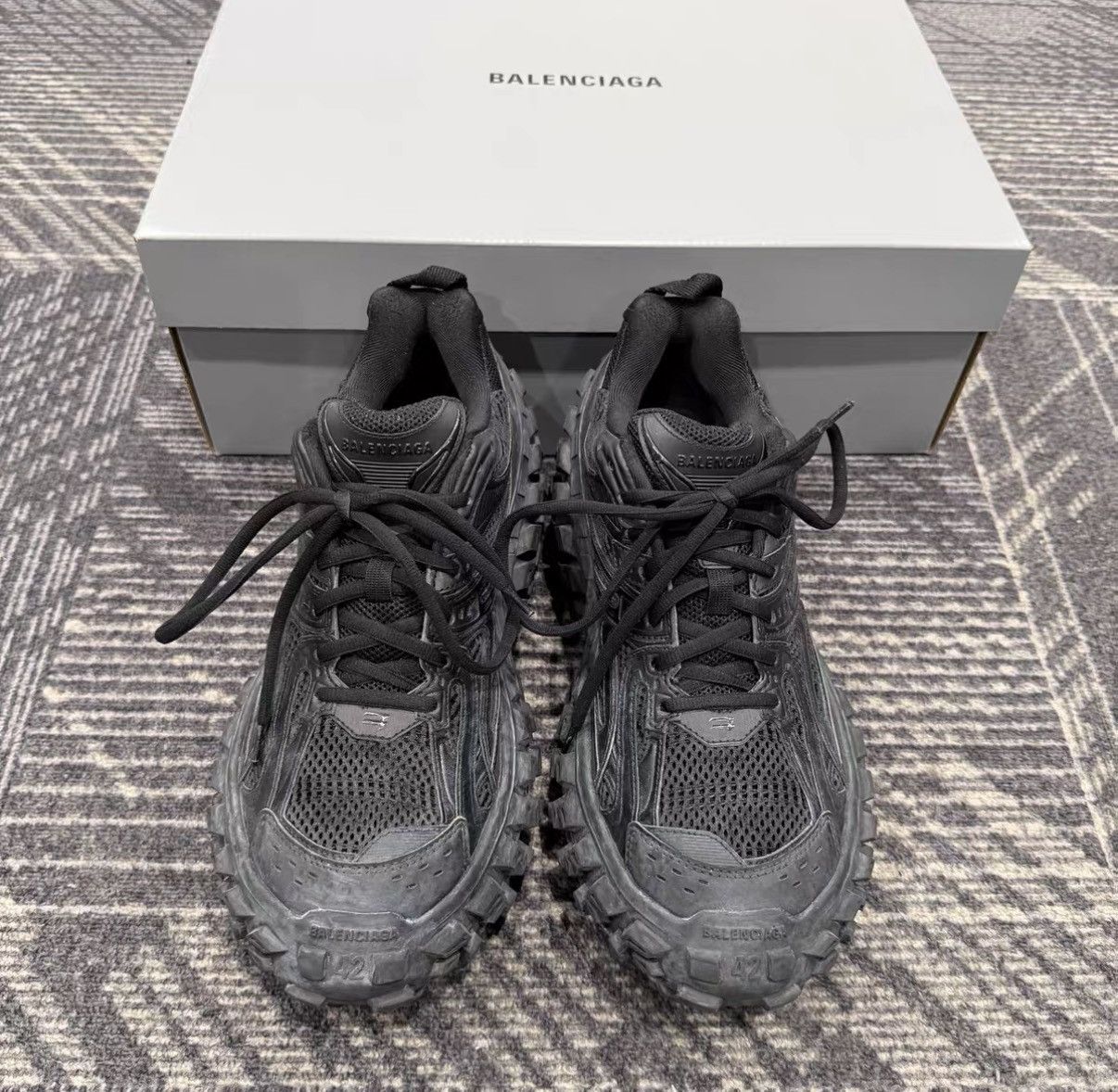 Balenciaga Balenciaga Bouncer Vintage Distressed Tire Shoes J42 Size US 9 / EU 42 - 2 Thumbnail