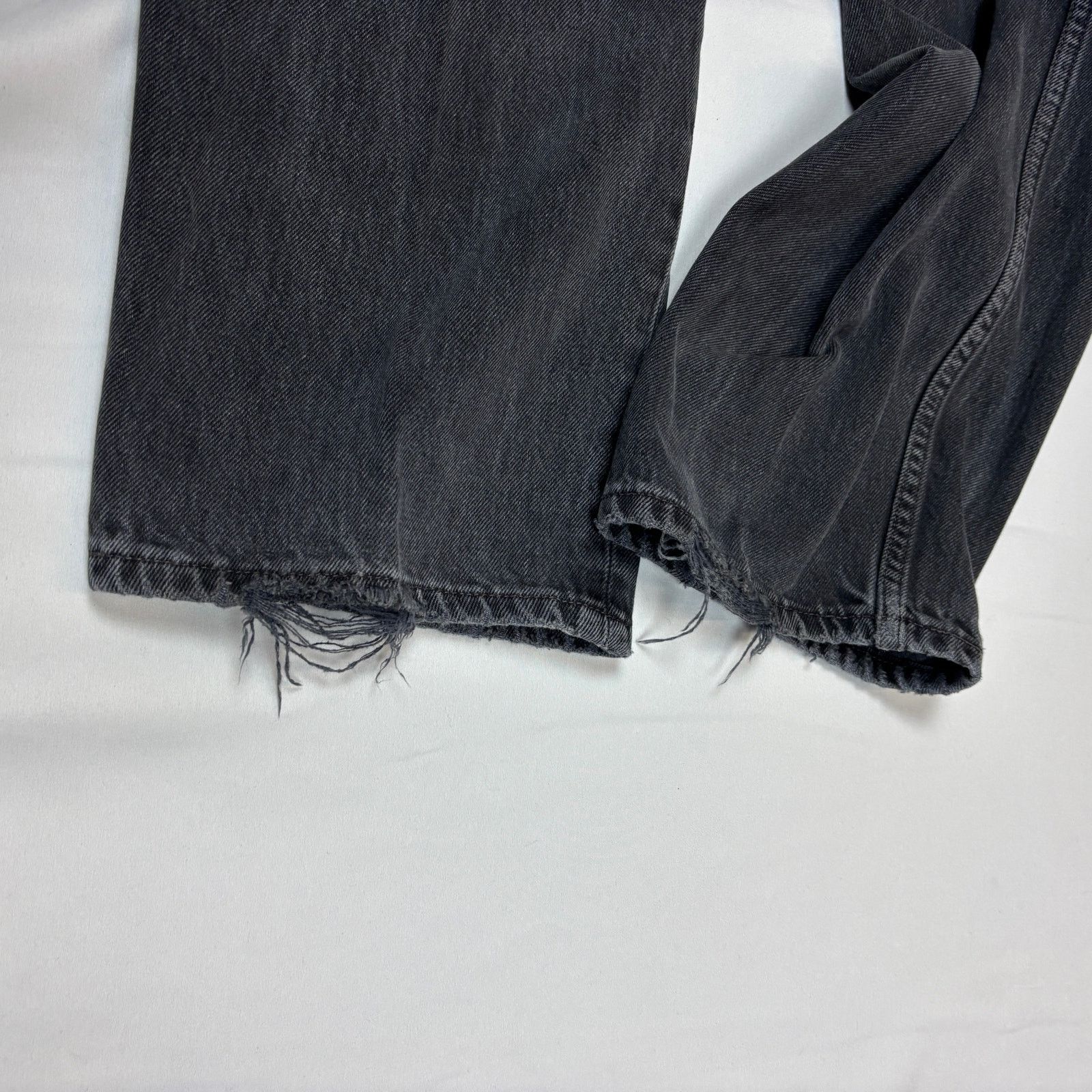 Levi's Vintage Levi's 501 Straight Leg Black Denim Jeans 35x31 Size US 35 - 12 Thumbnail