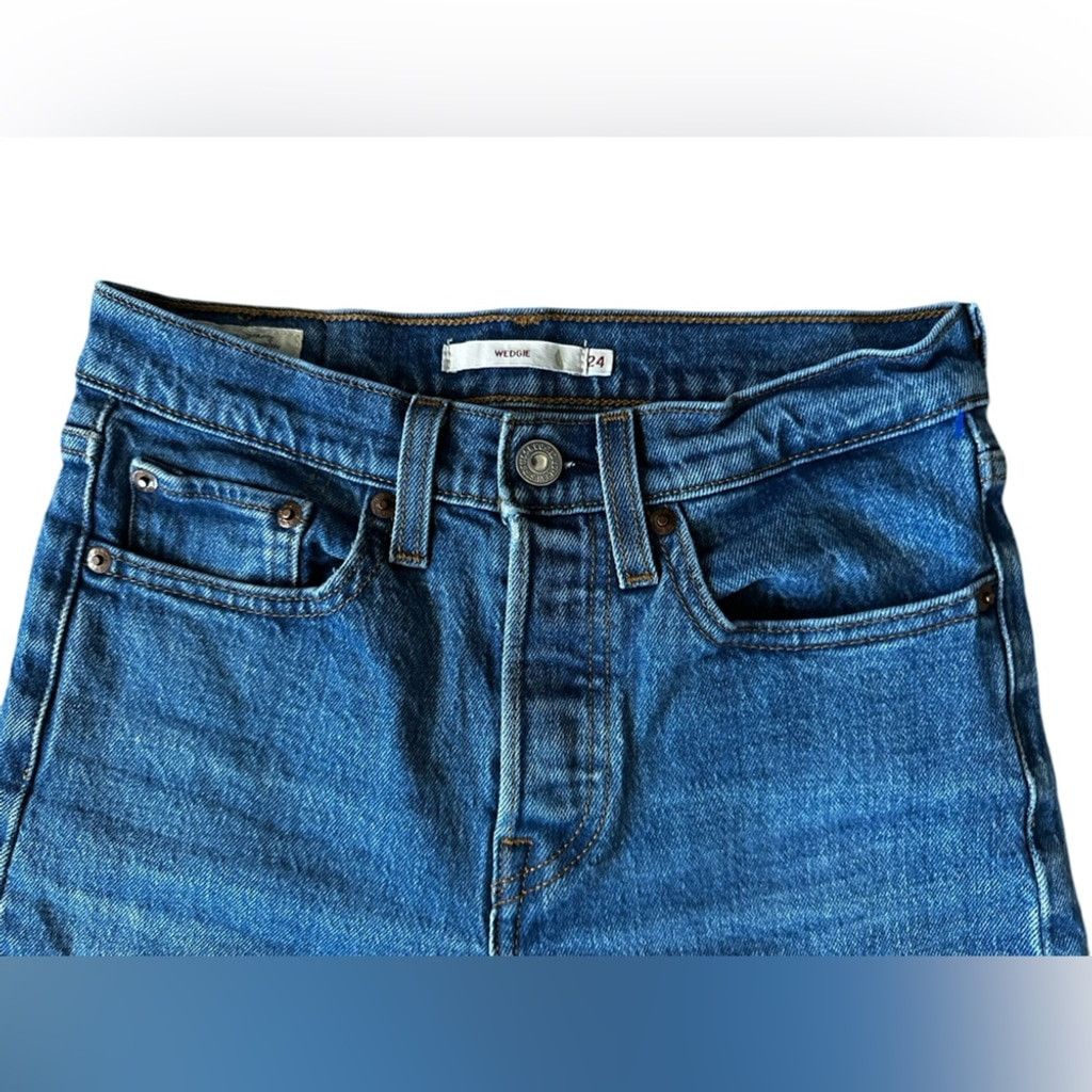 Levi's Levi’s Premium Denim WEDGIE Jean Blue Medium Wash Women 24. Size 42" / US 20 - 7 Thumbnail