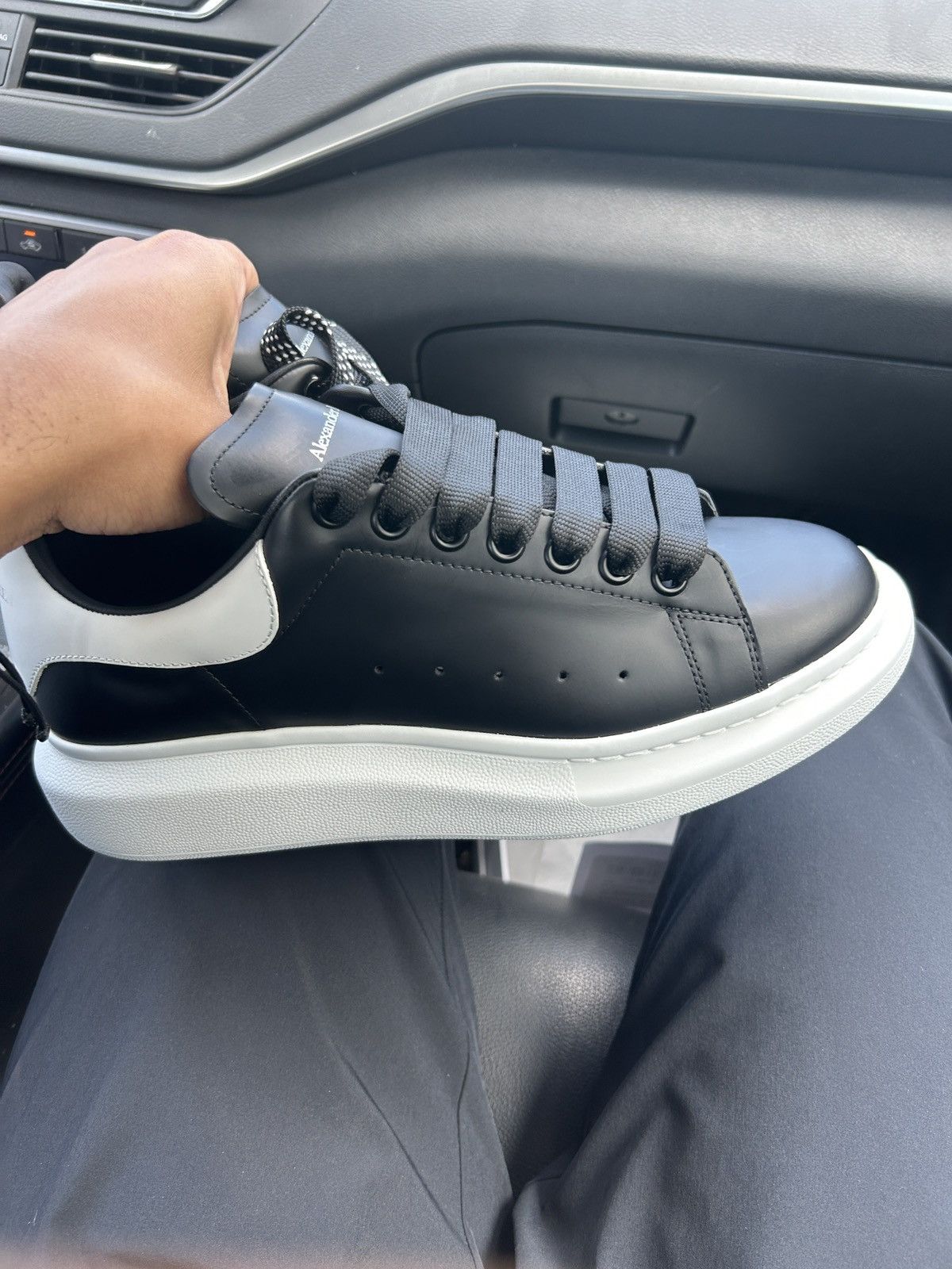 Alexander McQueen Alexander McQueen oversized sneaker Black/White Size US 9 / EU 42 - 2 Thumbnail