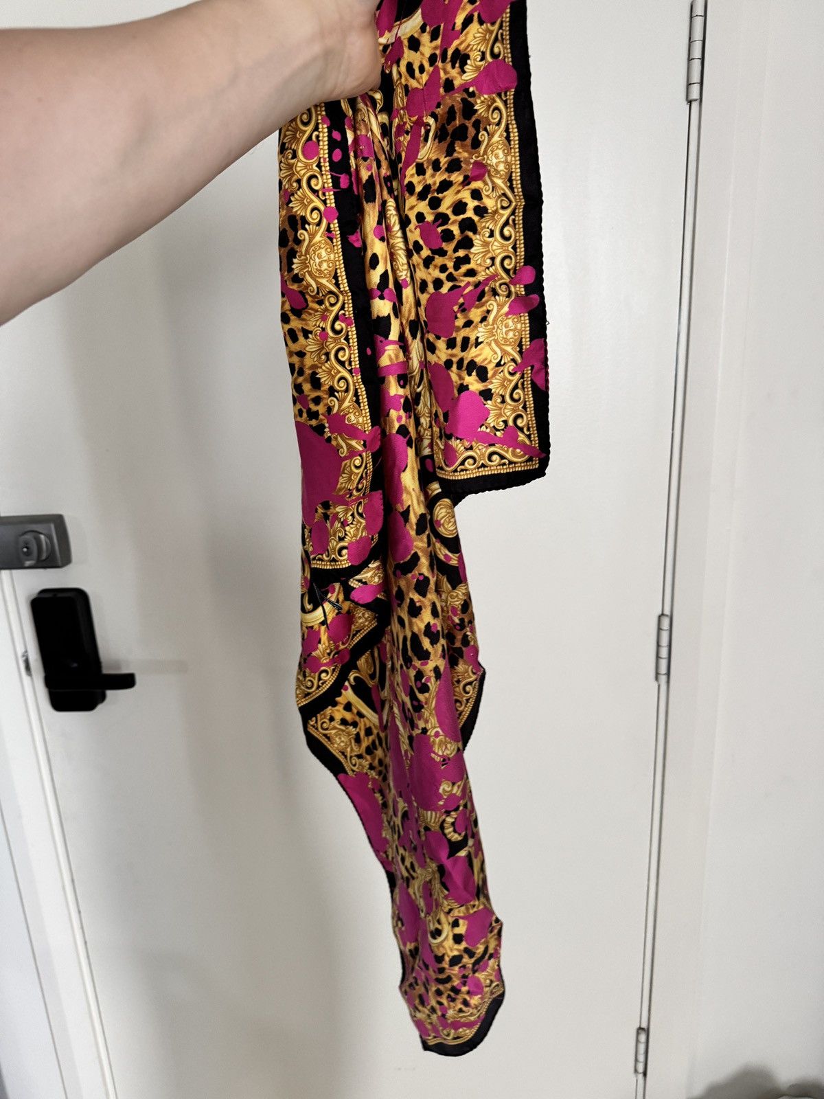 Versace Silk Scarf Neon Fuchsia Pink Gold Baroque Leopard Print 90cm Size ONE SIZE - 6 Thumbnail
