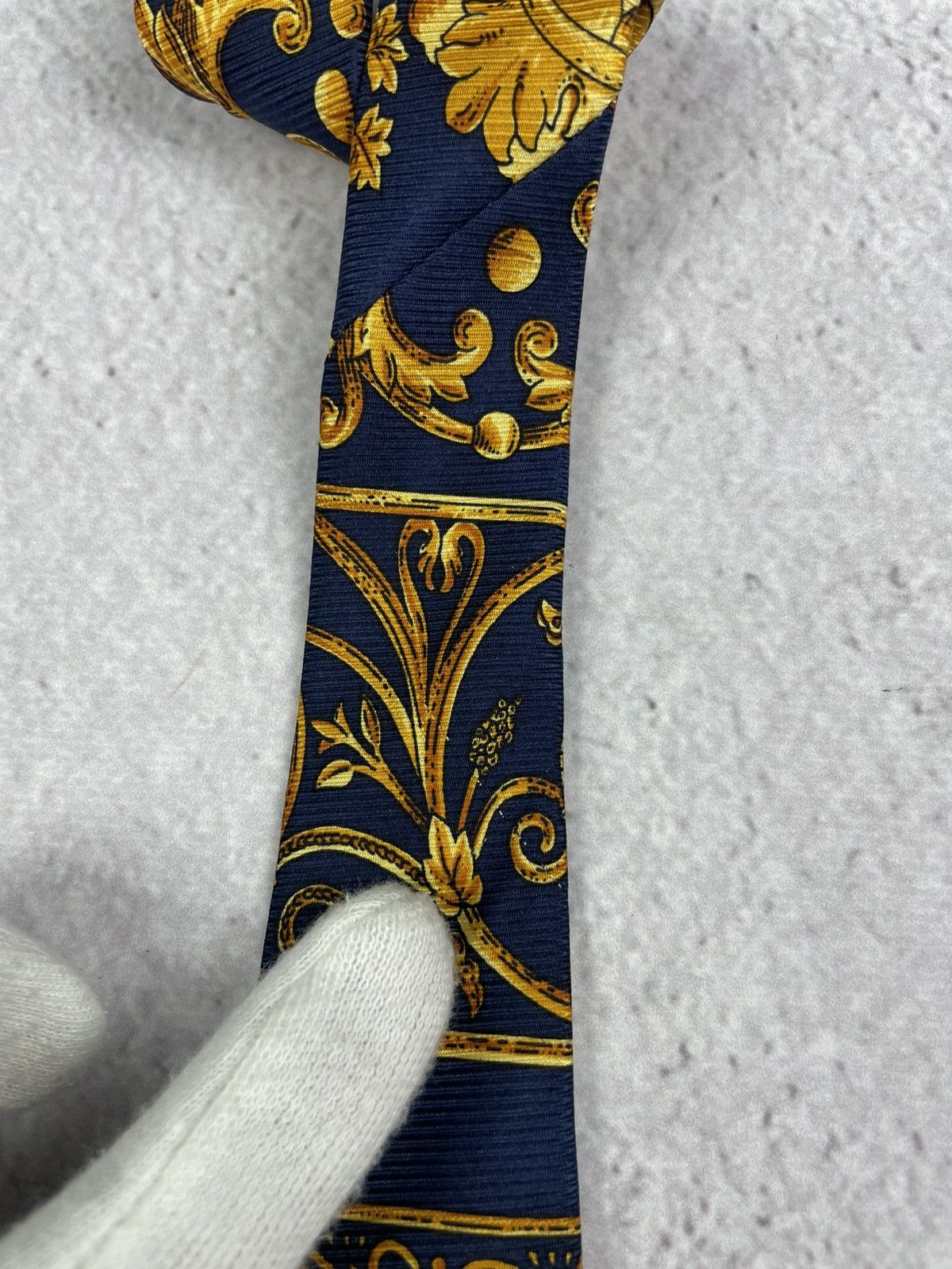 Versace Gianni Versace Vintage Silk Tie Baroque Pattern Navy Gold Size ONE SIZE - 15 Thumbnail