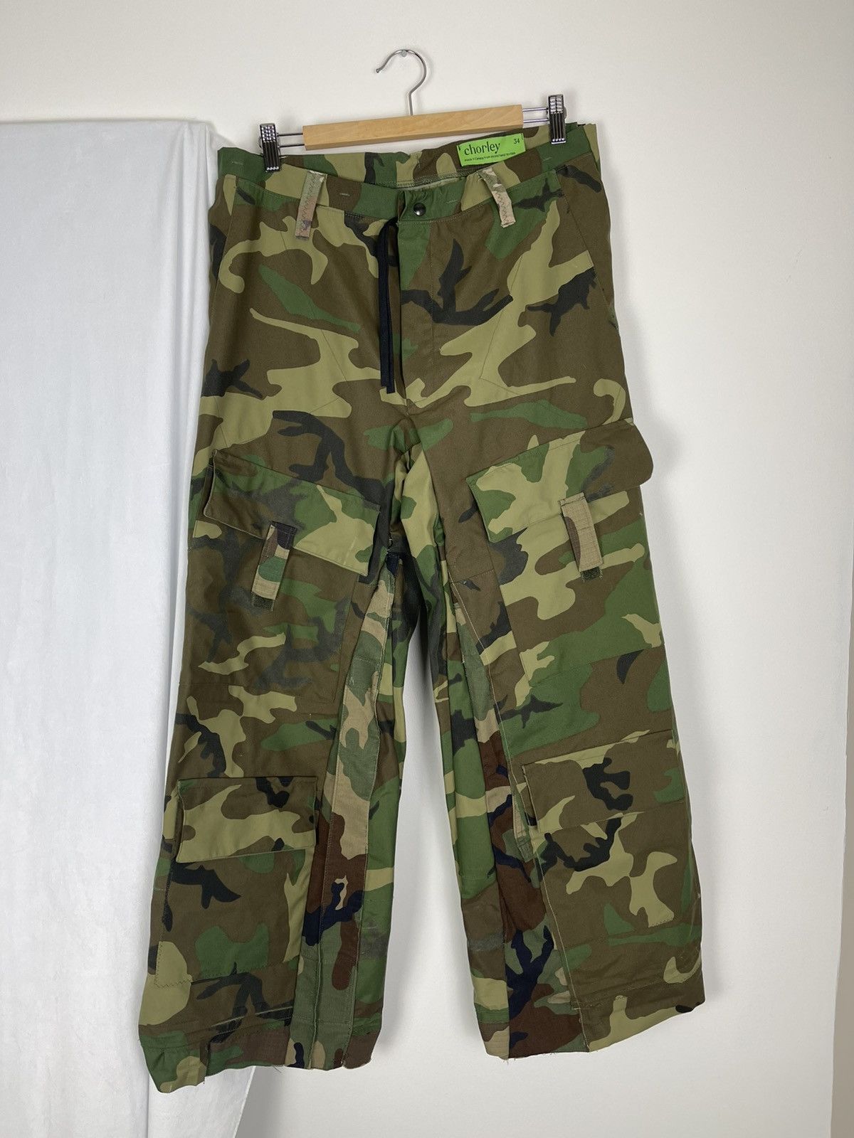 Deconstructed army camo baggy cargo pants flare
