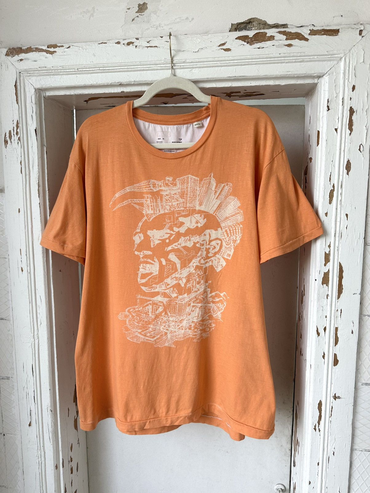 Diesel Vintage Diesel Printed Orange T-shirt Size US L / EU 52-54 / 3 - 1 Thumbnail