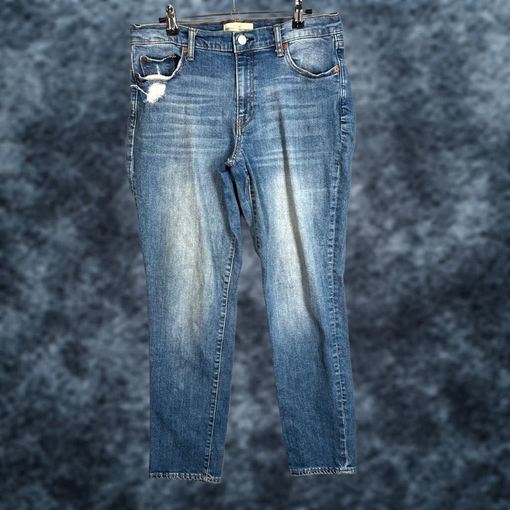 Gap Gap 1969 Womens Jeans 30 Regular Blue Distressed Straight 5-Pocket Denim Hip Rise Mid Vintage: No 29 Inseam Size 30in Womens Men Women Ladies Jegans? Size 30" / US 8 / IT 44 - 1 Thumbnail
