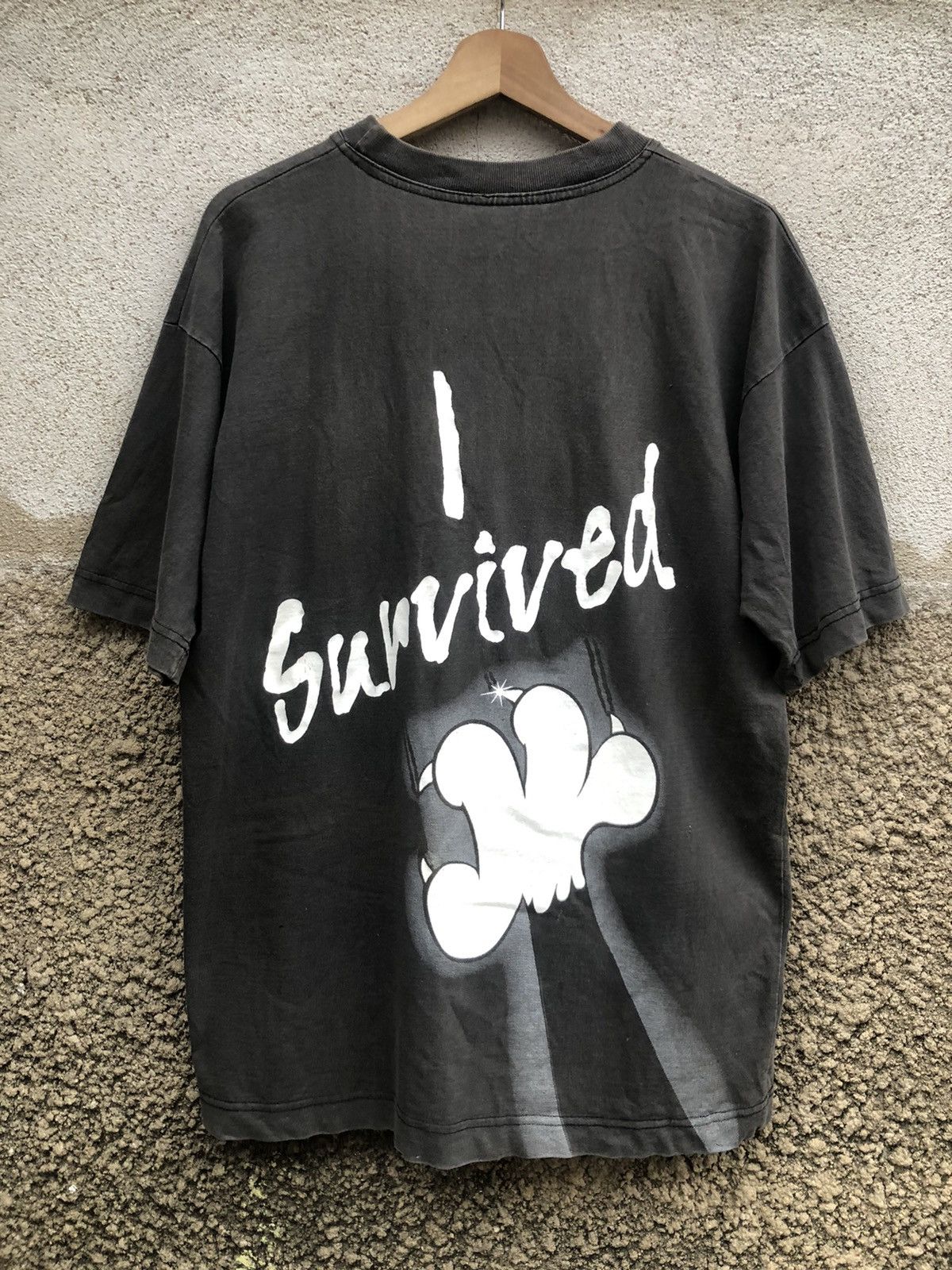 Cartoon Network × Vintage × Warner Bros Vintage 90s Warner Bros "I Survived" Faded Tshirt Tazmania Size US L / EU 52-54 / 3 - 2 Thumbnail
