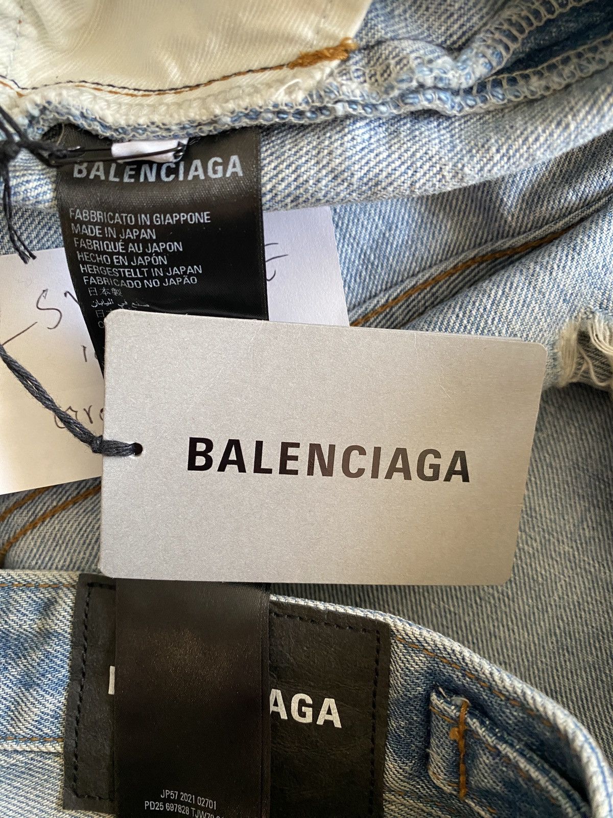 Balenciaga BALENCIAGA Destroyed Super Large Baggy Blue Jean OG size S Size US 32 / EU 48 - 20 Thumbnail