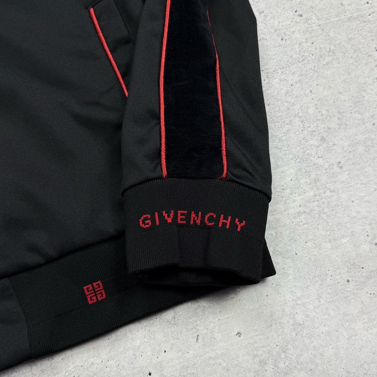 Givenchy Givenchy Tracksuit Logo Black Jacket Velvet Stripe Size L Size US L / EU 52-54 / 3 - 9 Thumbnail