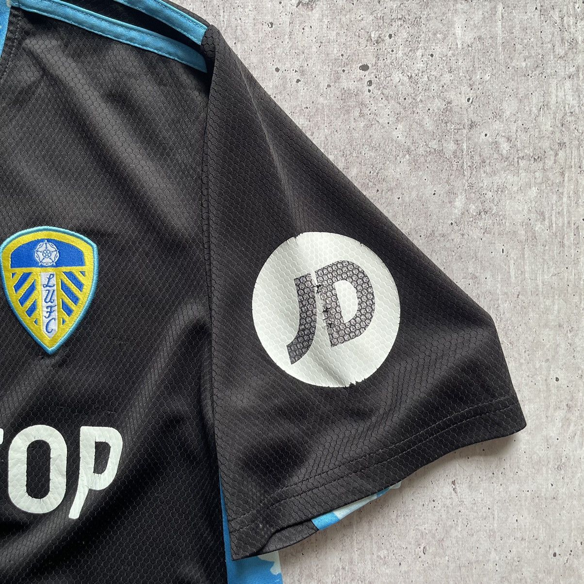 Adidas ADIDAS LEEDS UNITED LUFC SOCCER JERSEY Y2K HOME Size US M / EU 48-50 / 2 - 10 Thumbnail