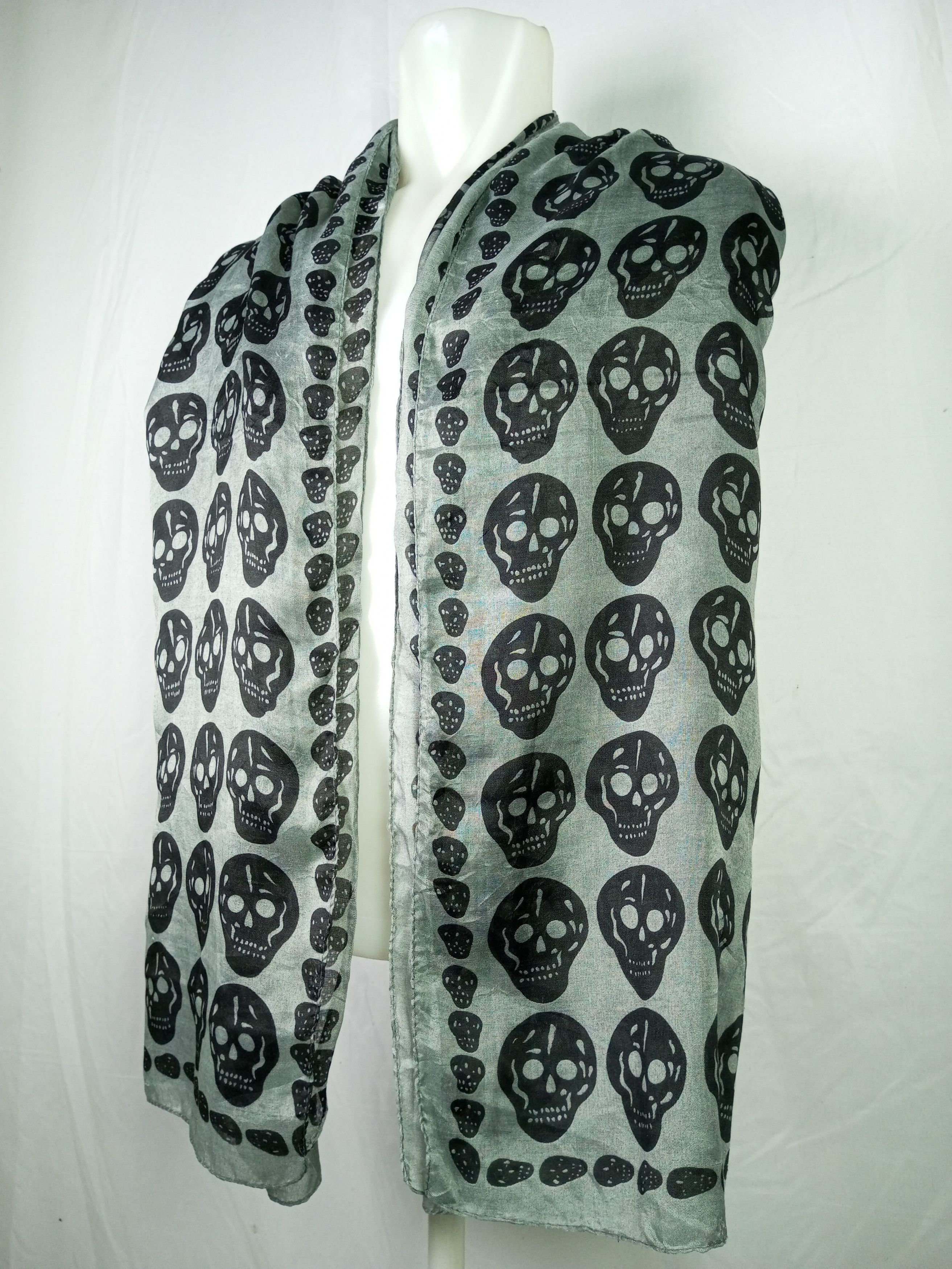 Japanese Brand Skulls Scarf Muffler Inspired By Alexander McQueen Size ONE SIZE - 2 Thumbnail