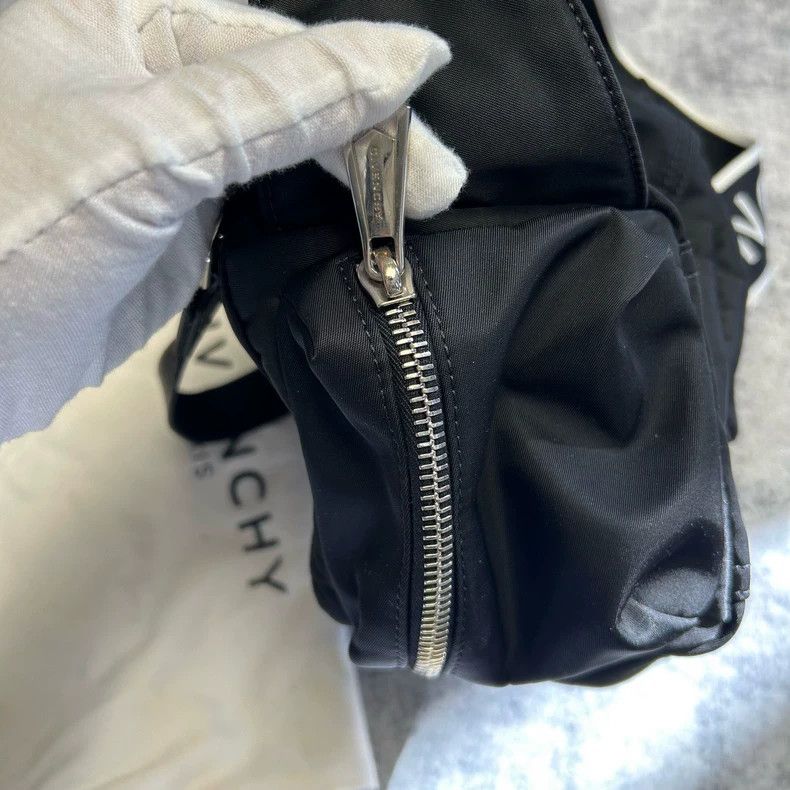 Givenchy Givenchy Classic Black Crossbody Bag 2506-Nextarrow Size ONE SIZE - 6 Thumbnail