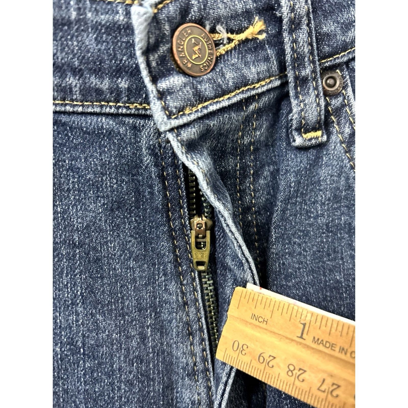 Wrangler Wrangler Authentics Jeans Mens 31x32 Blue Straight Denim NWT Regular Waist 31 Inseam 32 Stretch Comfort Logo Button Zipper Size US 31 - 5 Thumbnail